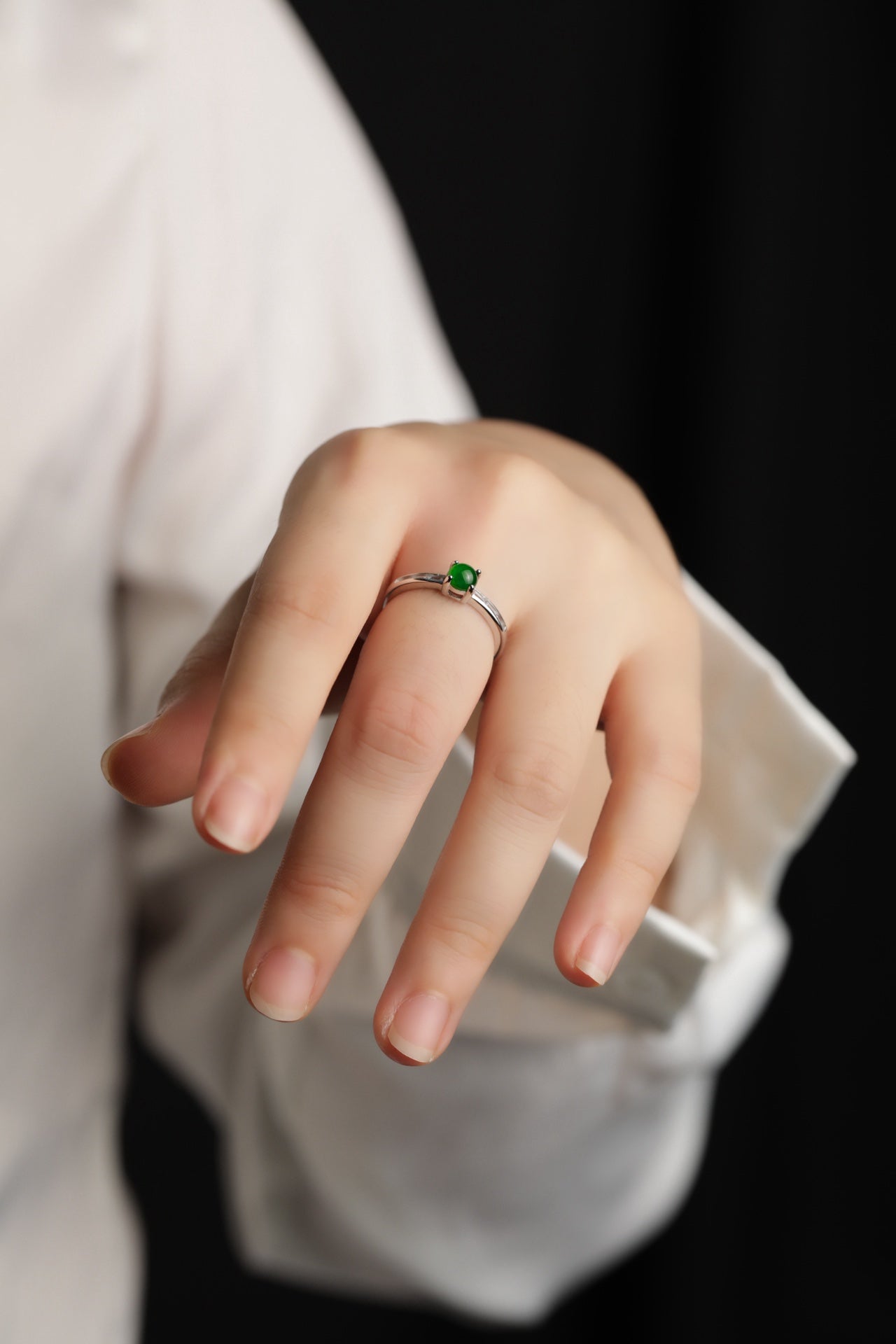 925 Silver Minimalist Oval Jadeite Ring (Overall Dimensions: 20mm x 5mm x 5.4mm)