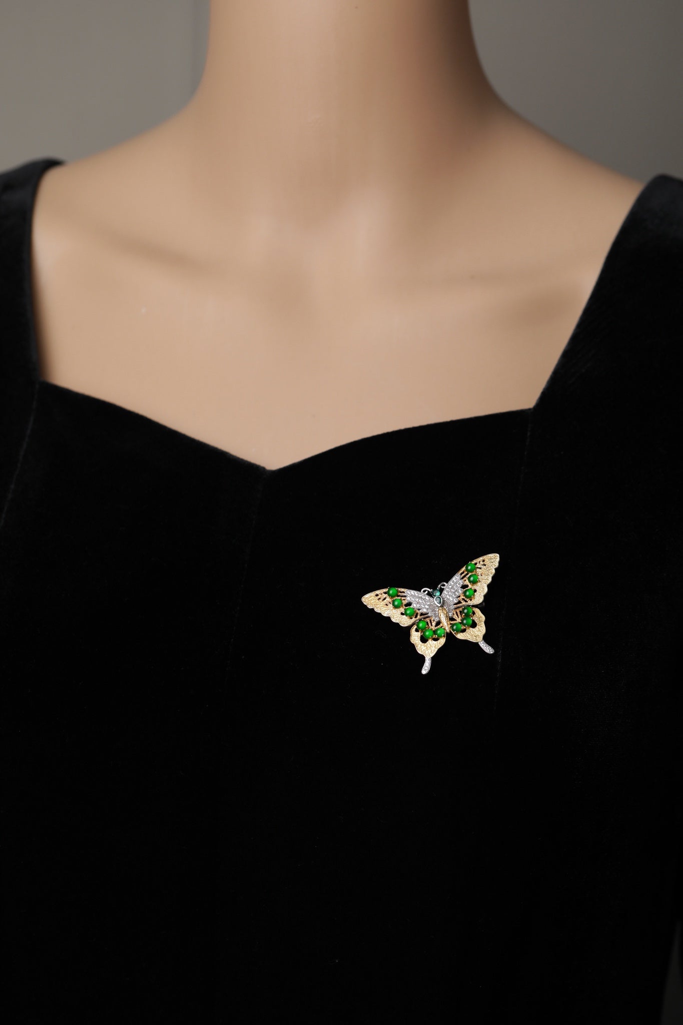 925 Sterling Silver and Jade Butterfly Brooch (Gold-Plated)– Overall dimensions: 47mm x 33.5mm x 6.5mm
