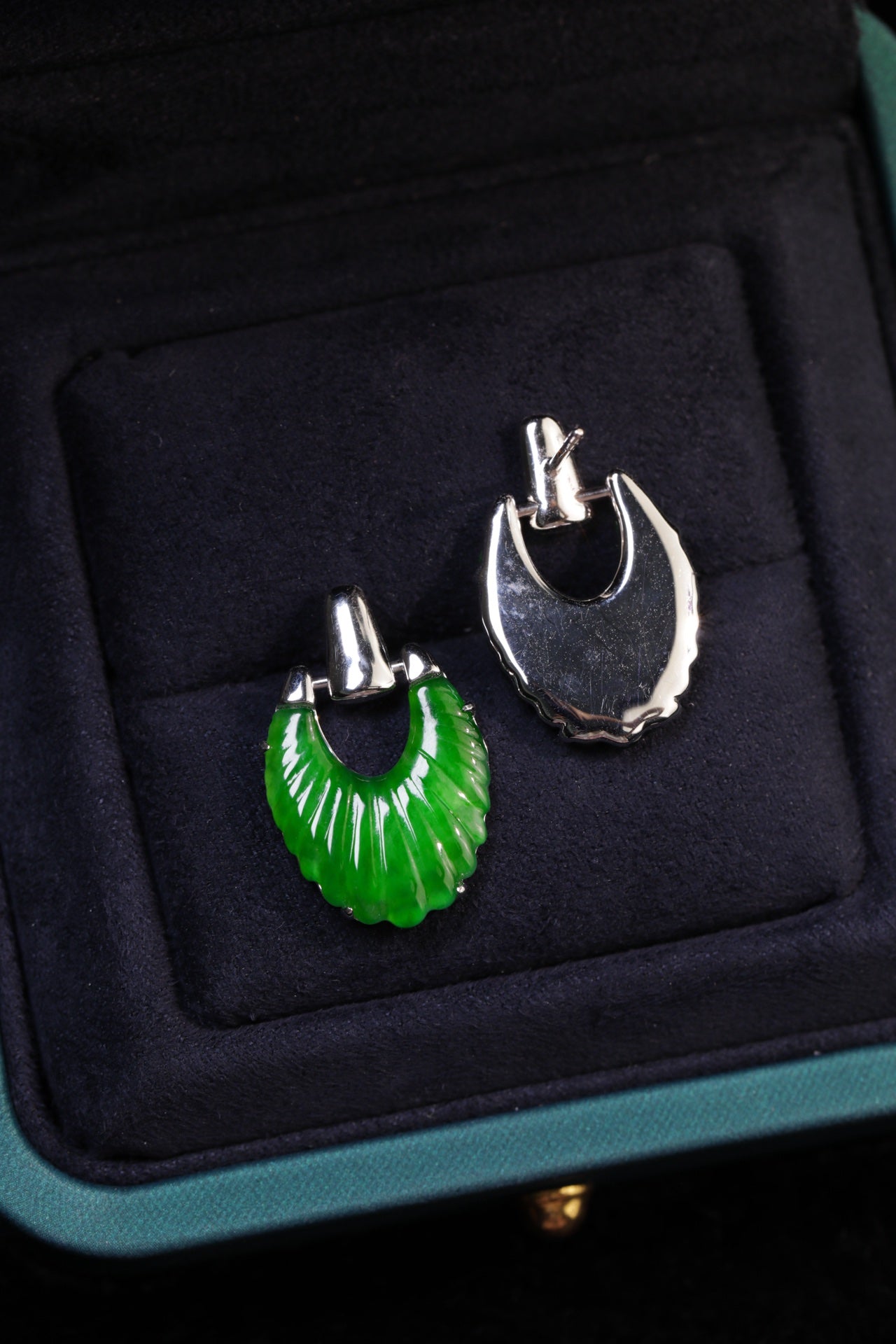 925 Silver "Feathered Garment" Jadeite Stud Earrings (Overall dimensions: 23.5mm x 15mm x 3mm)