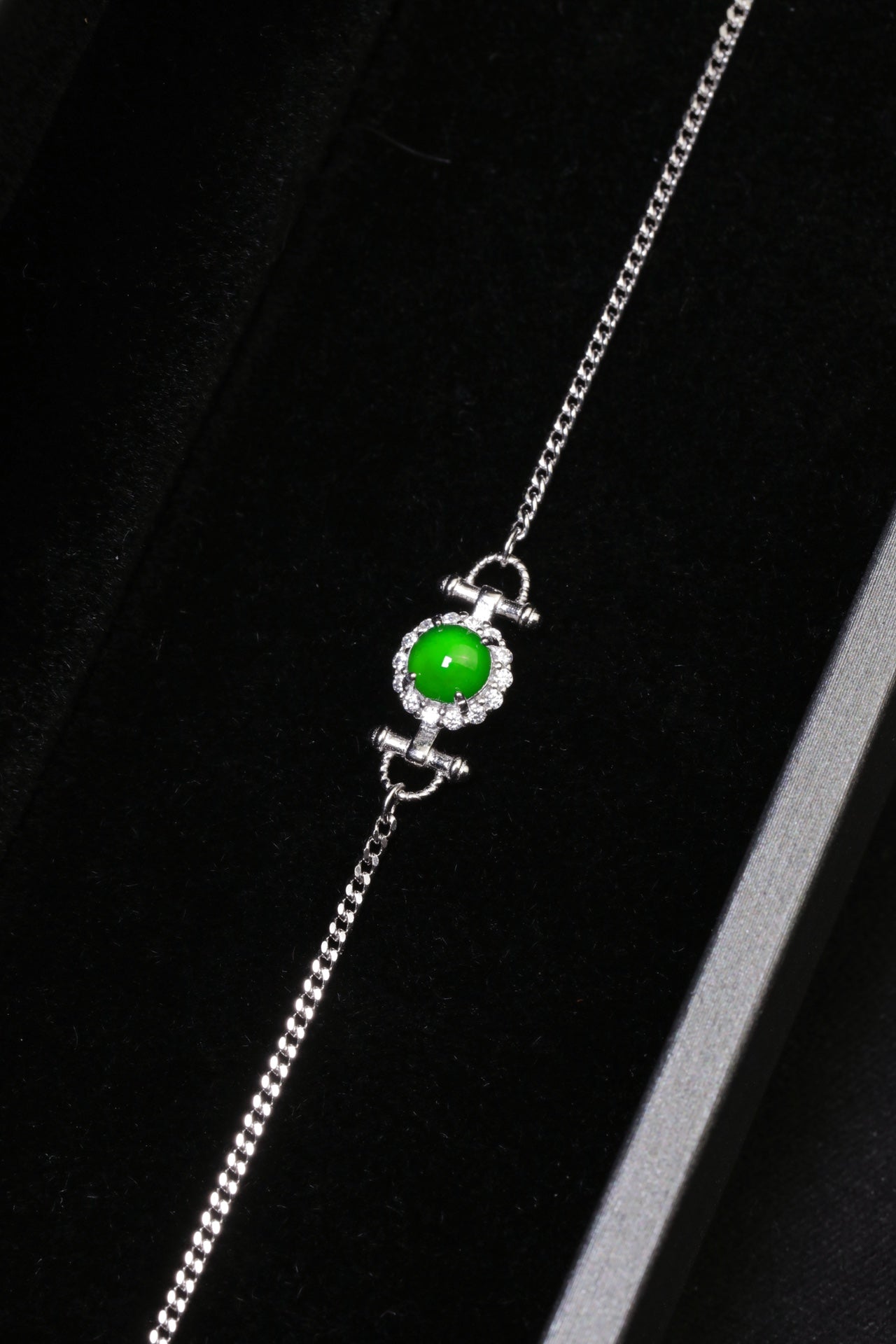 925 Silver Jadeite Bracelet with Oval Cabochons (Overall Dimensions: 210mm x 7.1mm x 5.4mm)