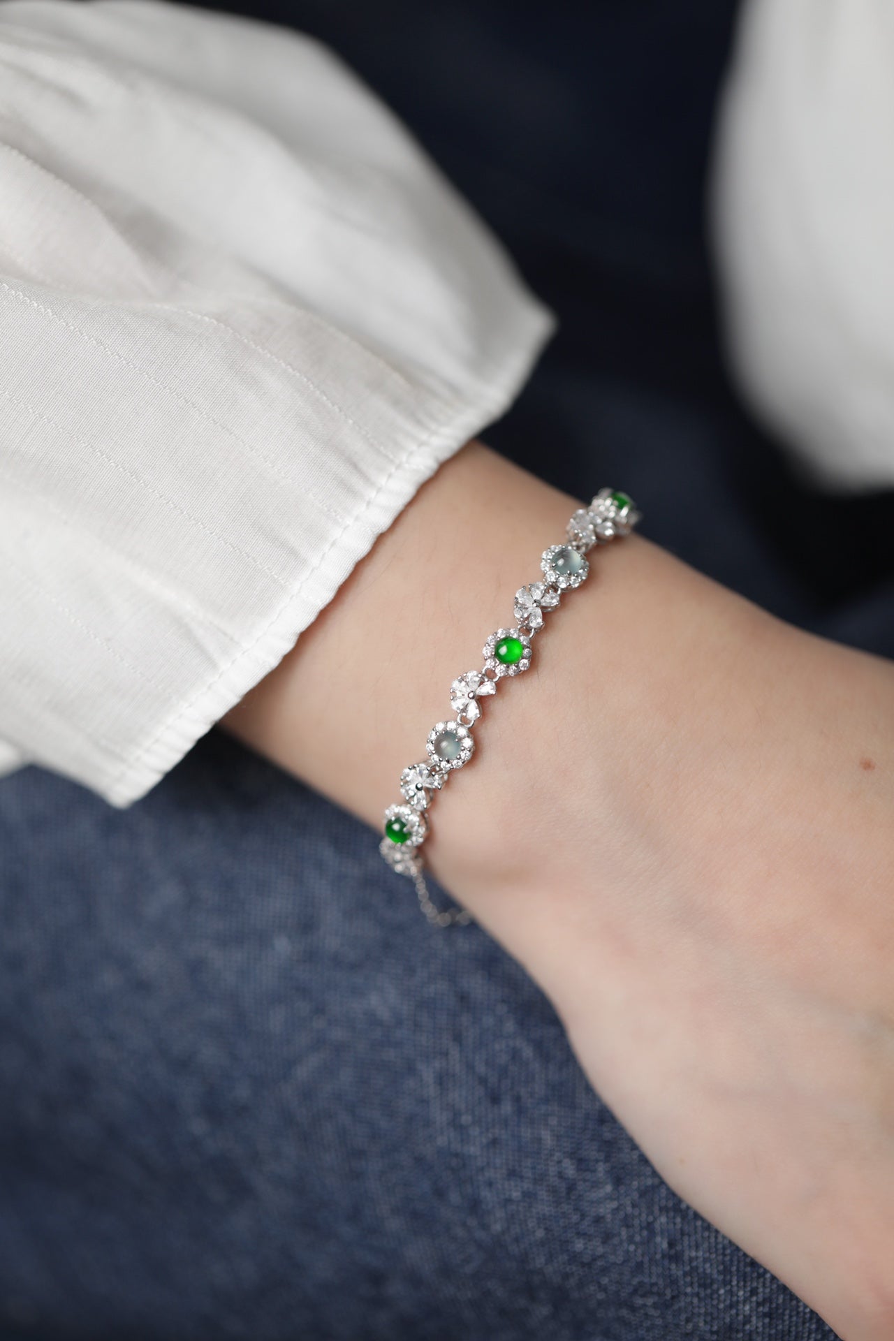 925 Silver Bracelet with Alternating Blue-Green Jadeite Oval Cabochons (Overall Dimensions: 200mm x 5.1mm x 3.9mm)