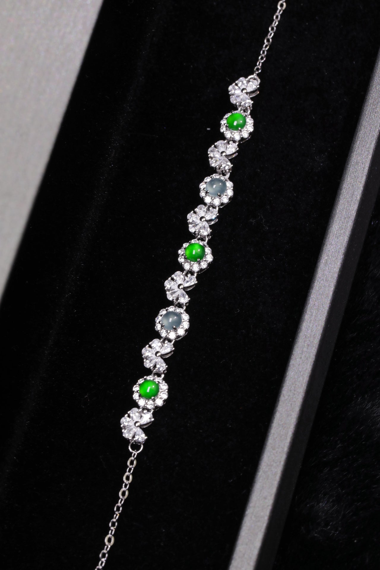 925 Silver Bracelet with Alternating Blue-Green Jadeite Oval Cabochons (Overall Dimensions: 200mm x 5.1mm x 3.9mm)