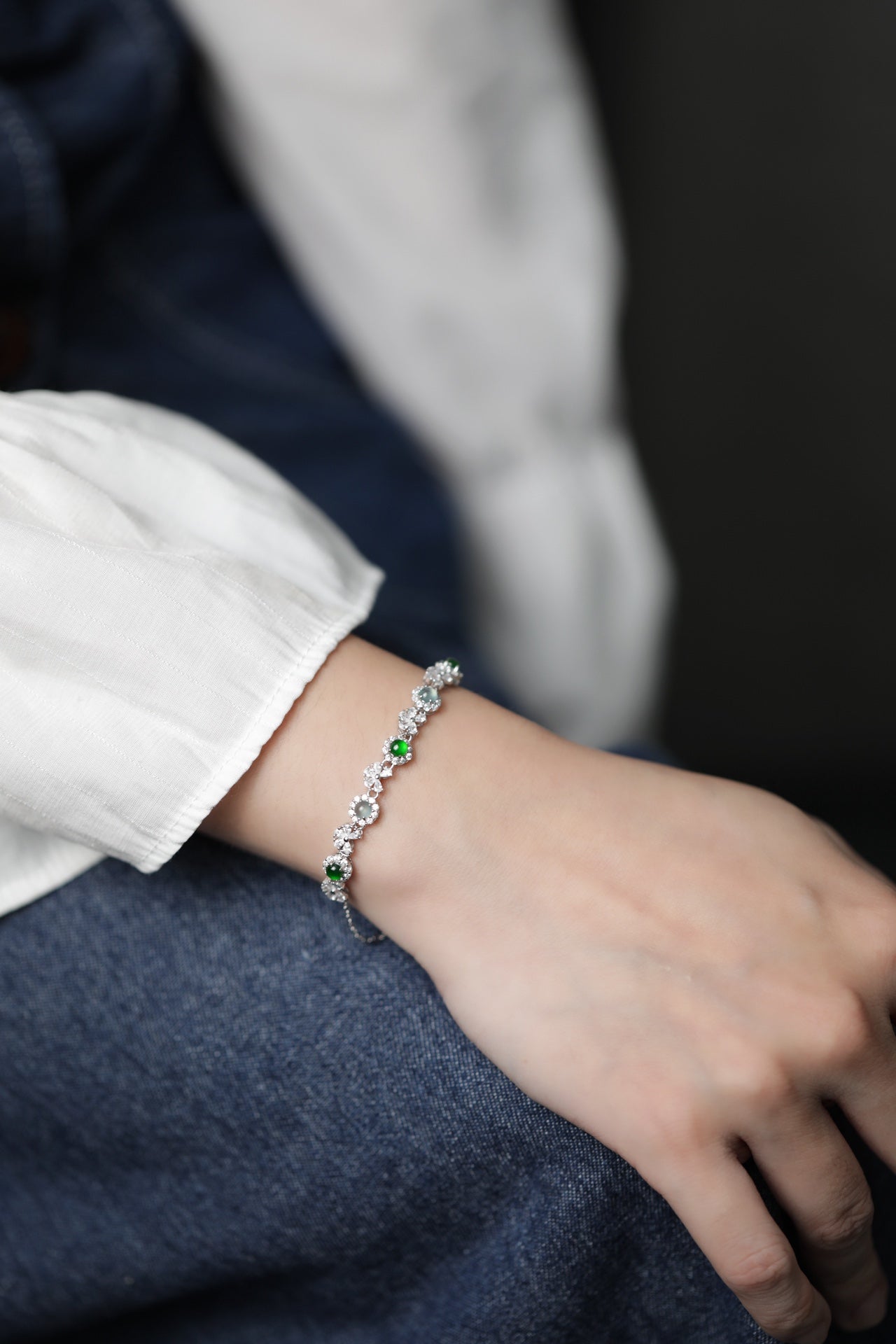 925 Silver Bracelet with Alternating Blue-Green Jadeite Oval Cabochons (Overall Dimensions: 200mm x 5.1mm x 3.9mm)