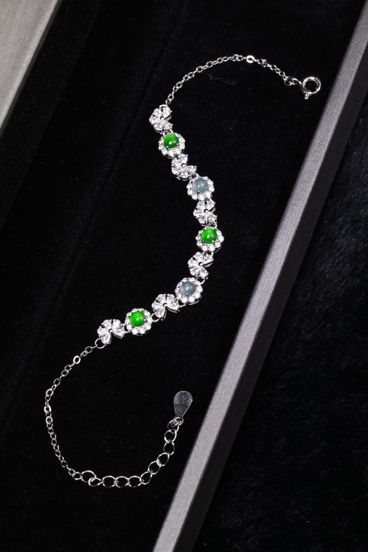 925 Silver Bracelet with Alternating Blue-Green Jadeite Oval Cabochons (Overall Dimensions: 200mm x 5.1mm x 3.9mm)