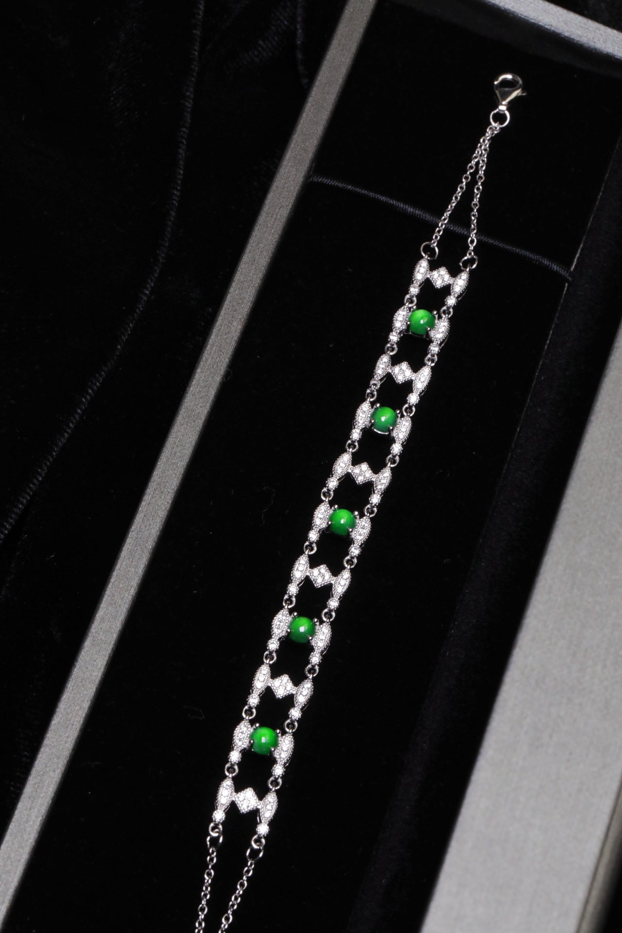 925 Silver H-Link Bracelet with Oval Jade Cabochons (Overall Dimensions: 210mm x 8.1mm x 4.1mm)