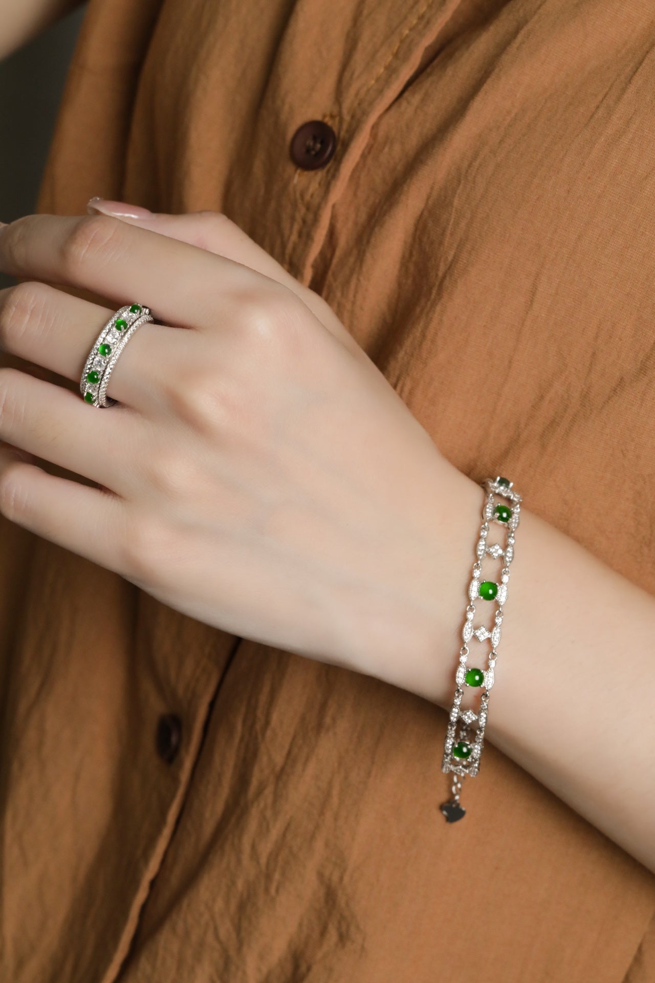 925 Silver H-Link Bracelet with Oval Jade Cabochons (Overall Dimensions: 210mm x 8.1mm x 4.1mm)