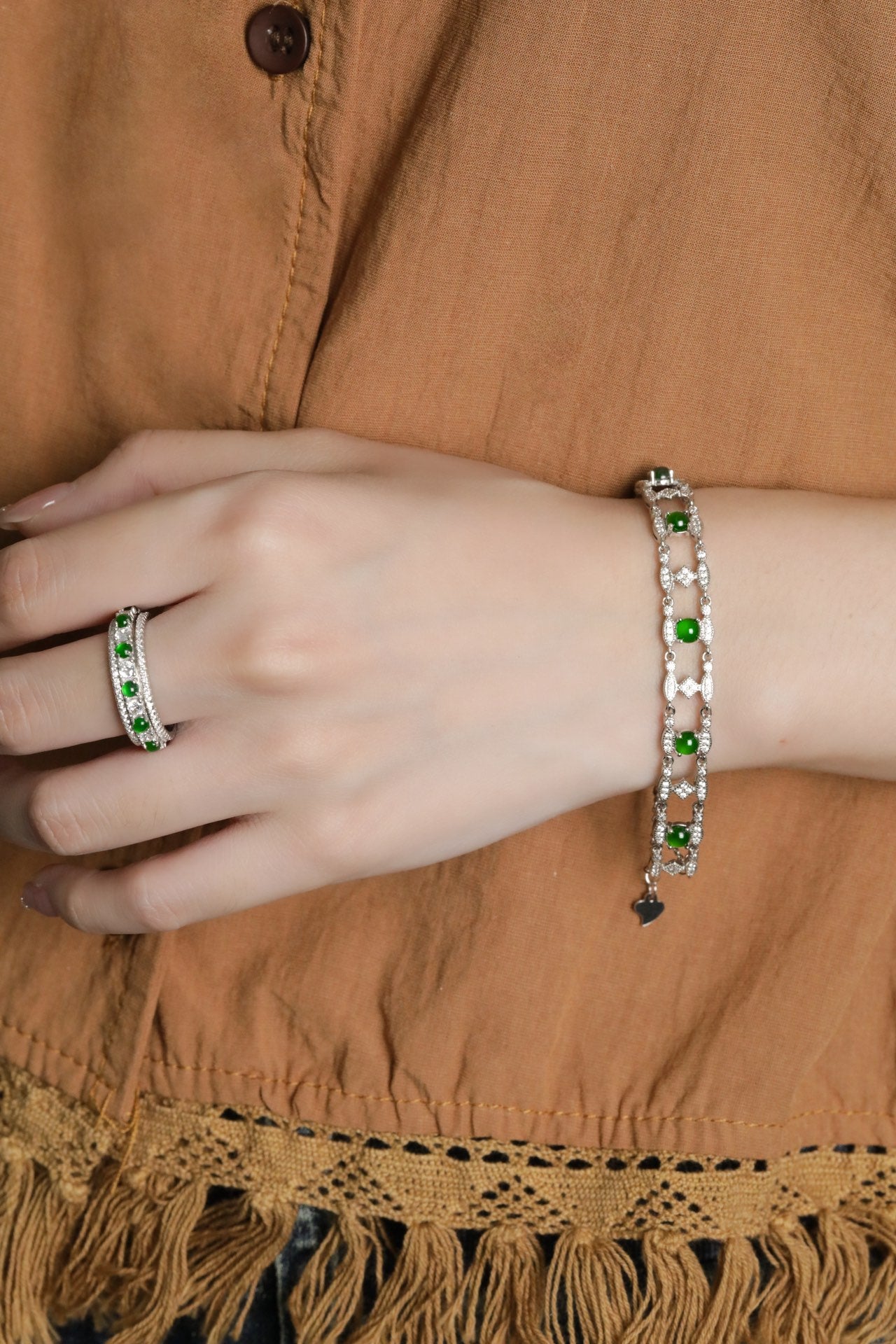 925 Silver H-Link Bracelet with Oval Jade Cabochons (Overall Dimensions: 210mm x 8.1mm x 4.1mm)