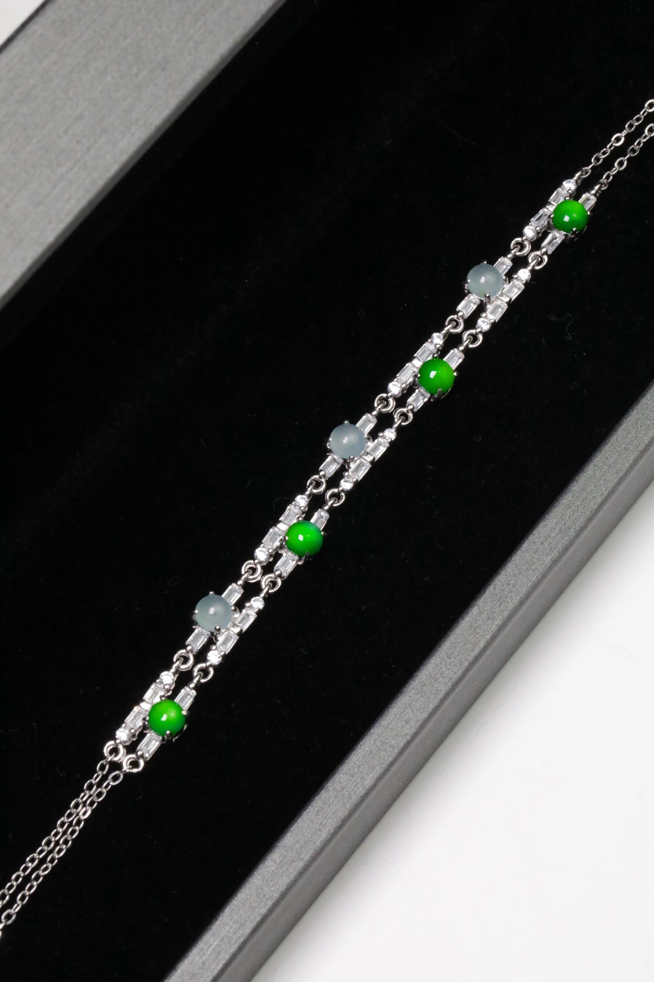 925 Silver Bracelet with Alternating Blue-Green Jadeite Cabochons (Overall Dimensions: 210mm x 5.6mm x 4.2mm)