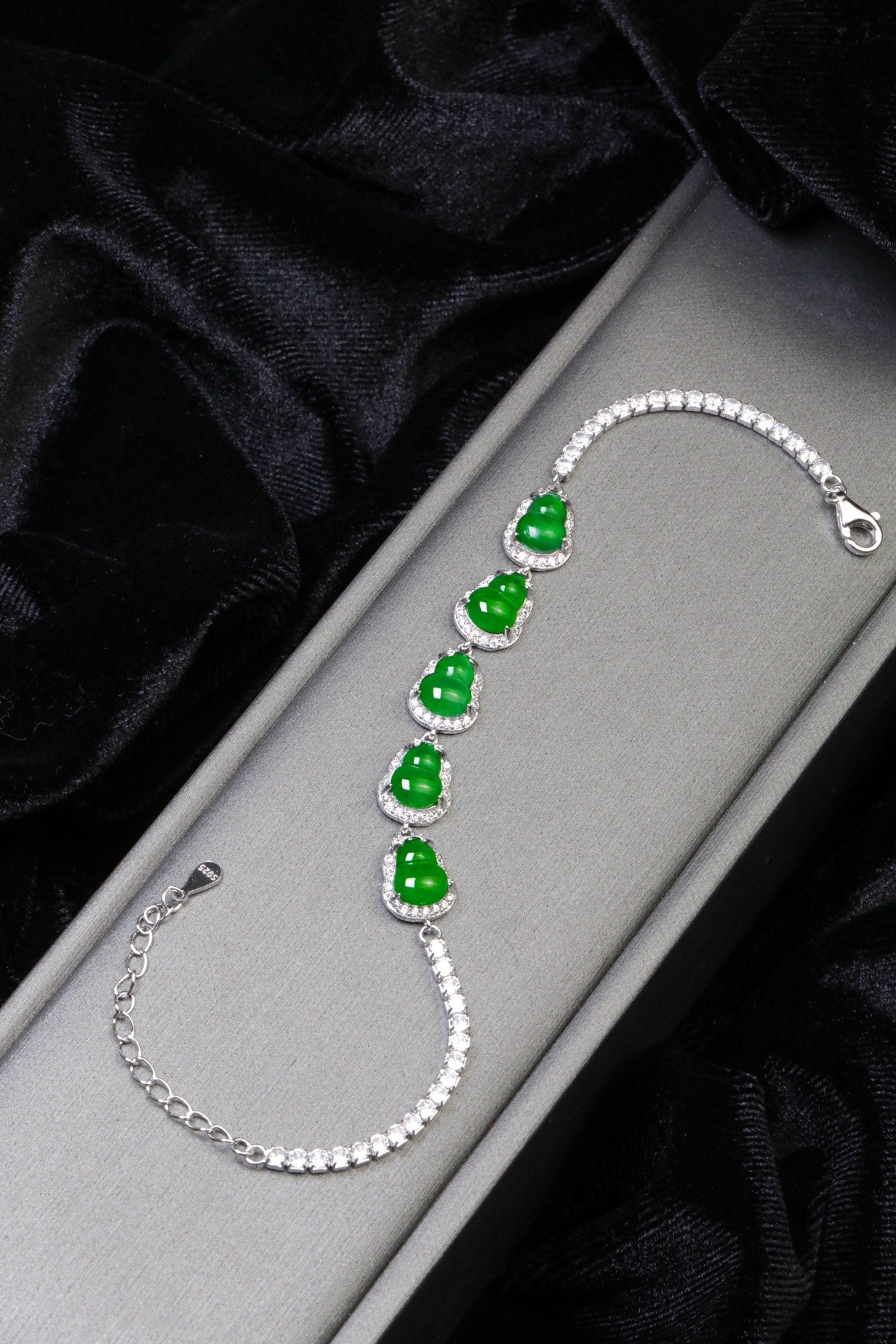 925 Silver and Jadeite Bracelet with Interconnected Gourd Links (Overall Dimensions: 220mm x 8mm x 4.6mm)