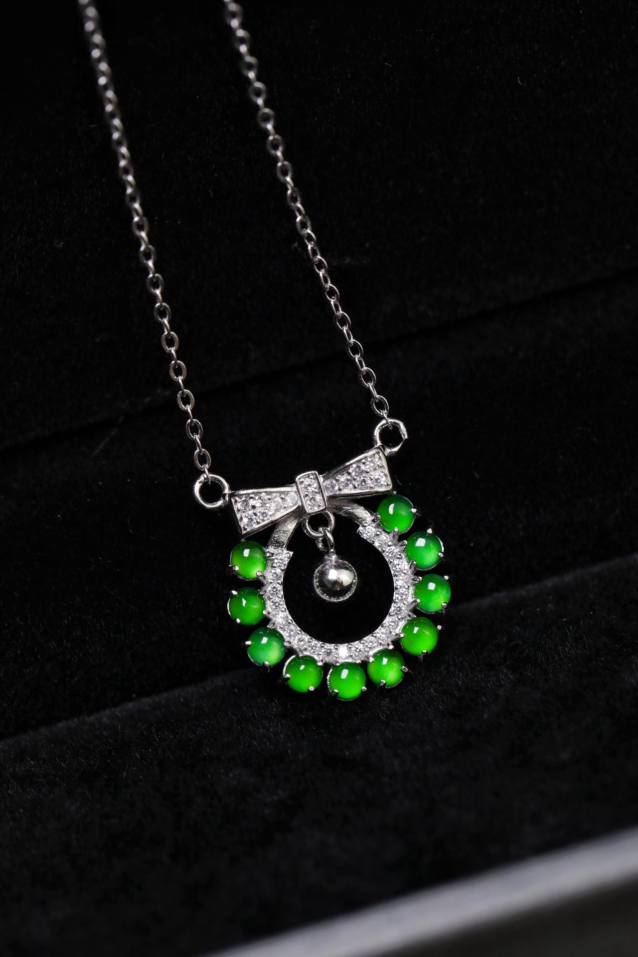 925 Silver Bowknot Jadeite Necklace (Overall Dimensions: 490mm x 17.6mm x 3.4mm)