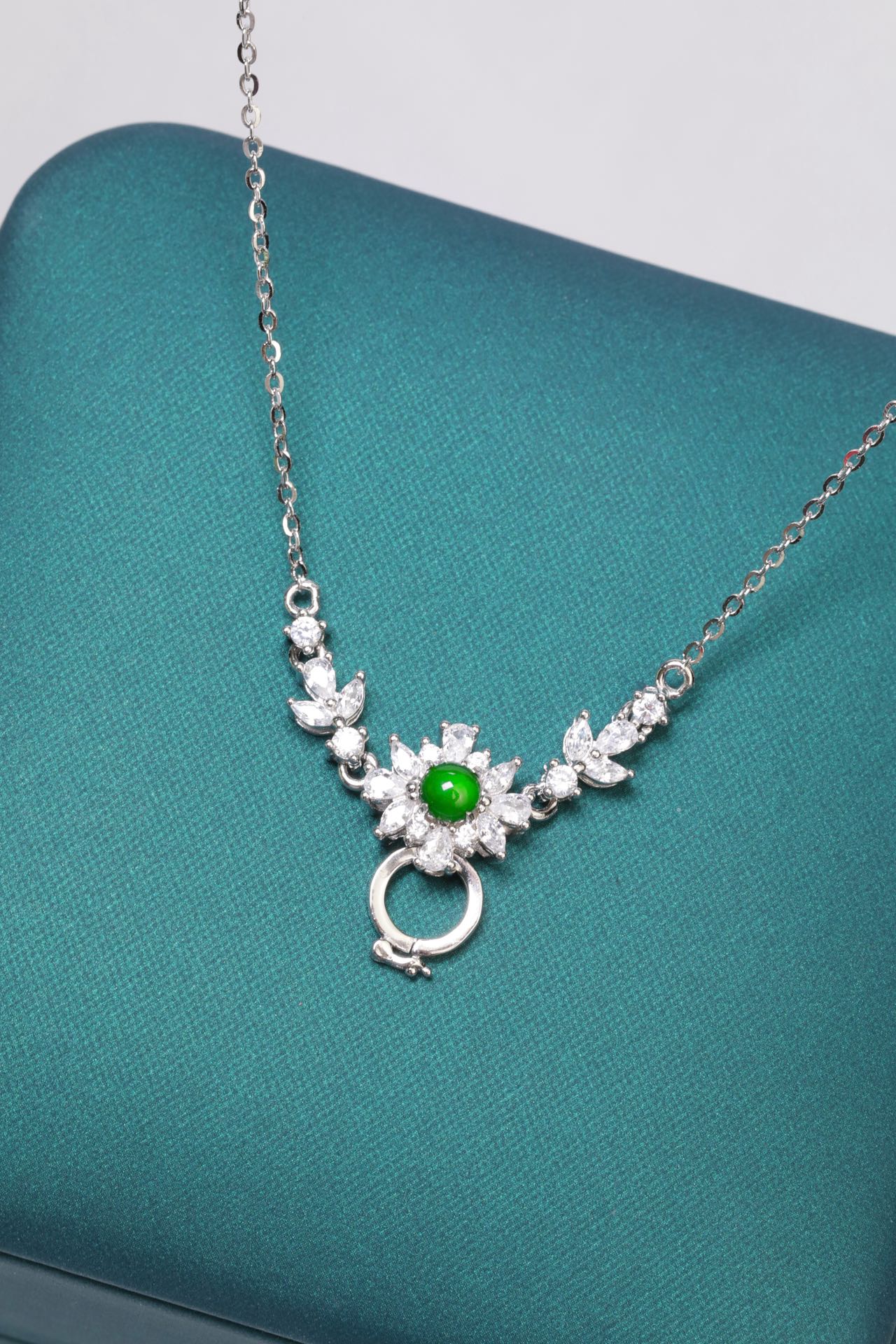 925 Silver and Jadeite Necklace (Oval Cabochon) – Overall Dimensions: 450mm x 14mm x 6.6mm