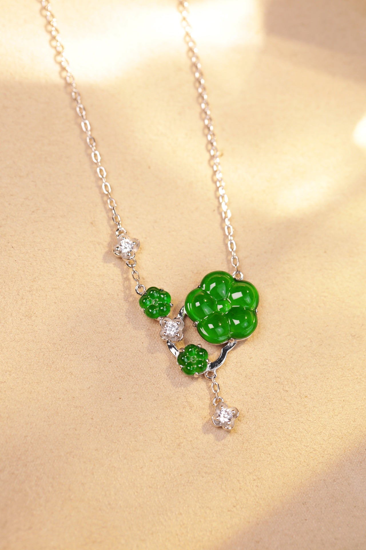 925 Silver White Camellia and Jadeite Necklace (Overall Dimensions: 470mm x 27mm x 4mm)