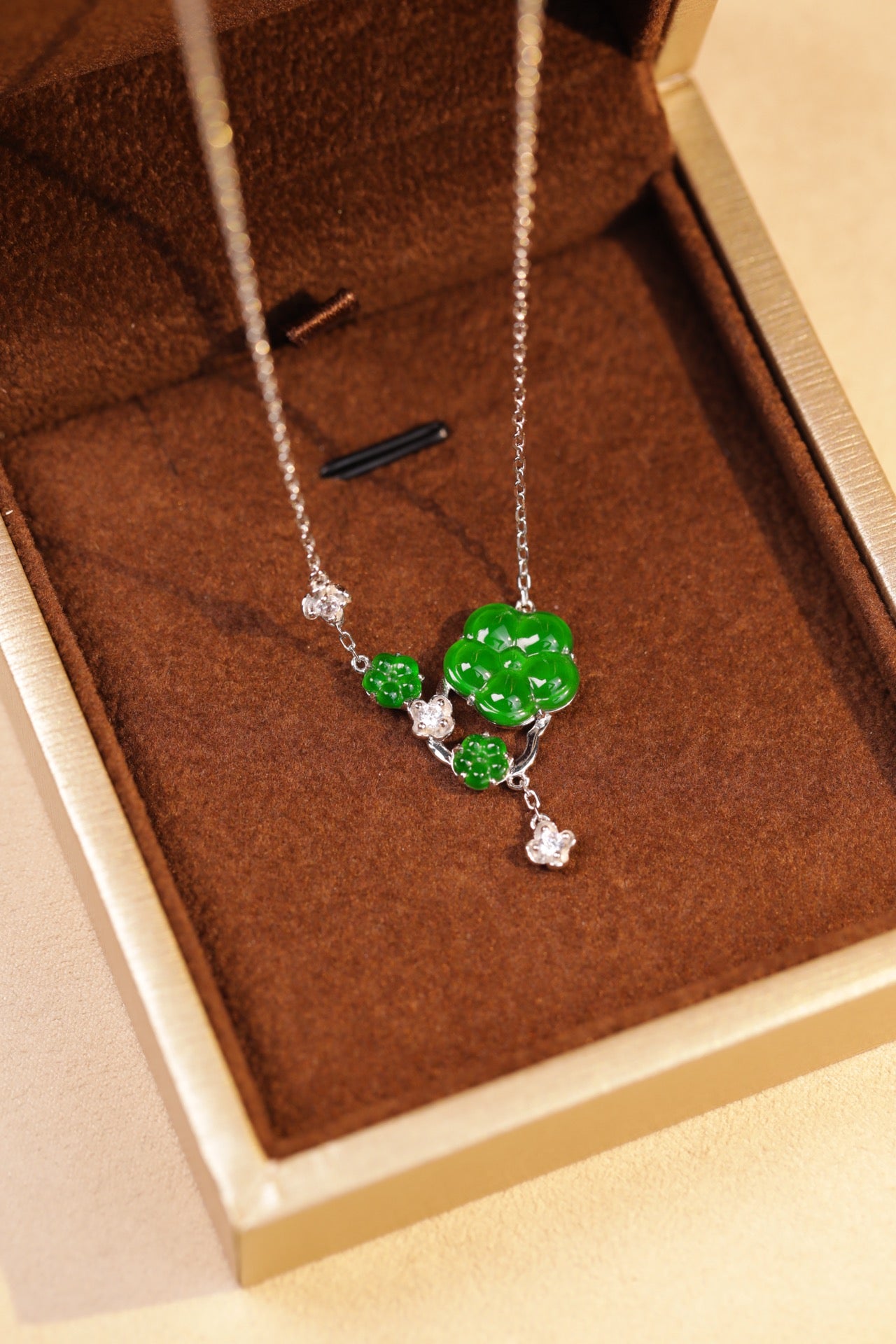925 Silver White Camellia and Jadeite Necklace (Overall Dimensions: 470mm x 27mm x 4mm)