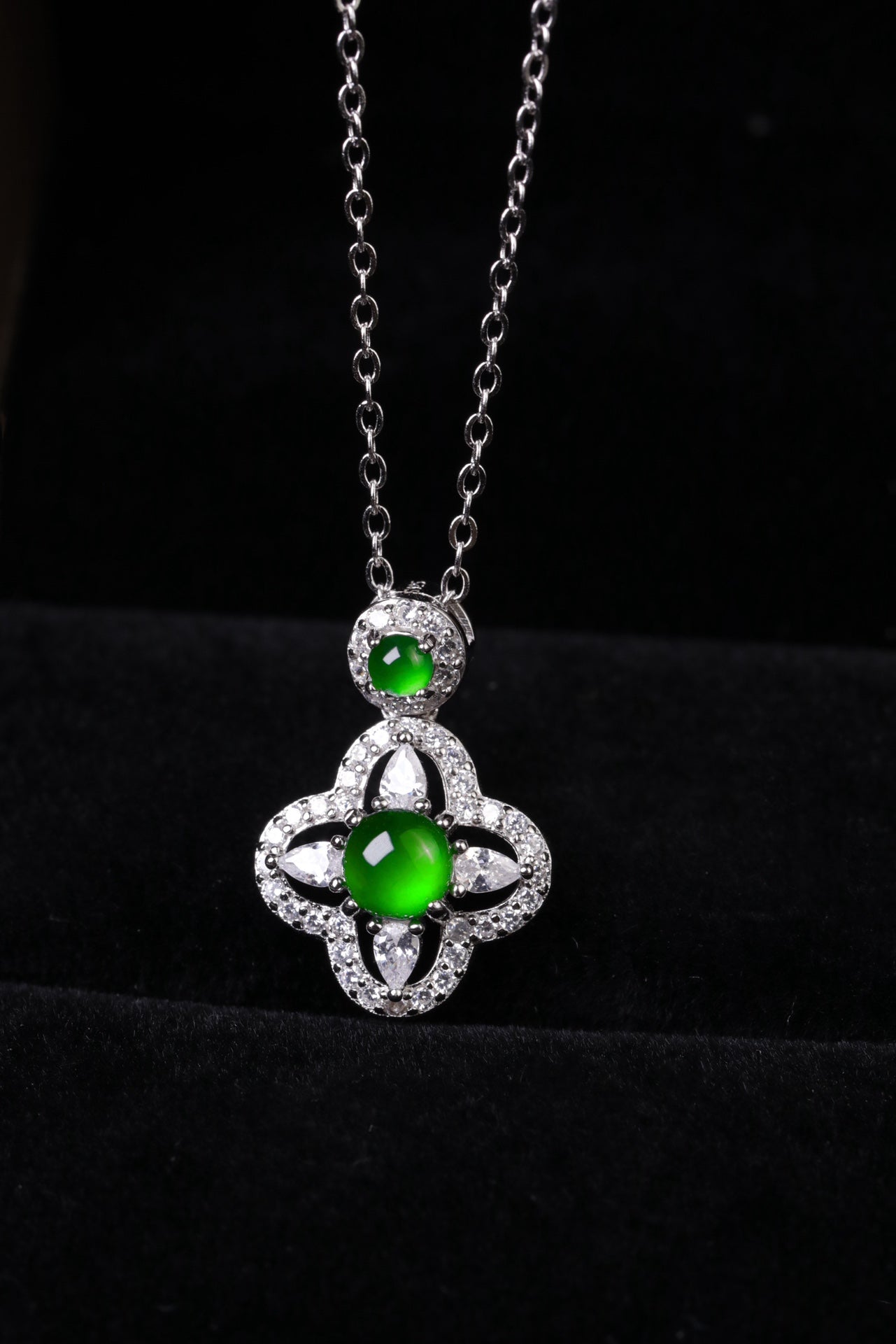 925 Silver Floral Jadeite Necklace (Overall Dimensions: 470mm x 13.3mm x 6mm)