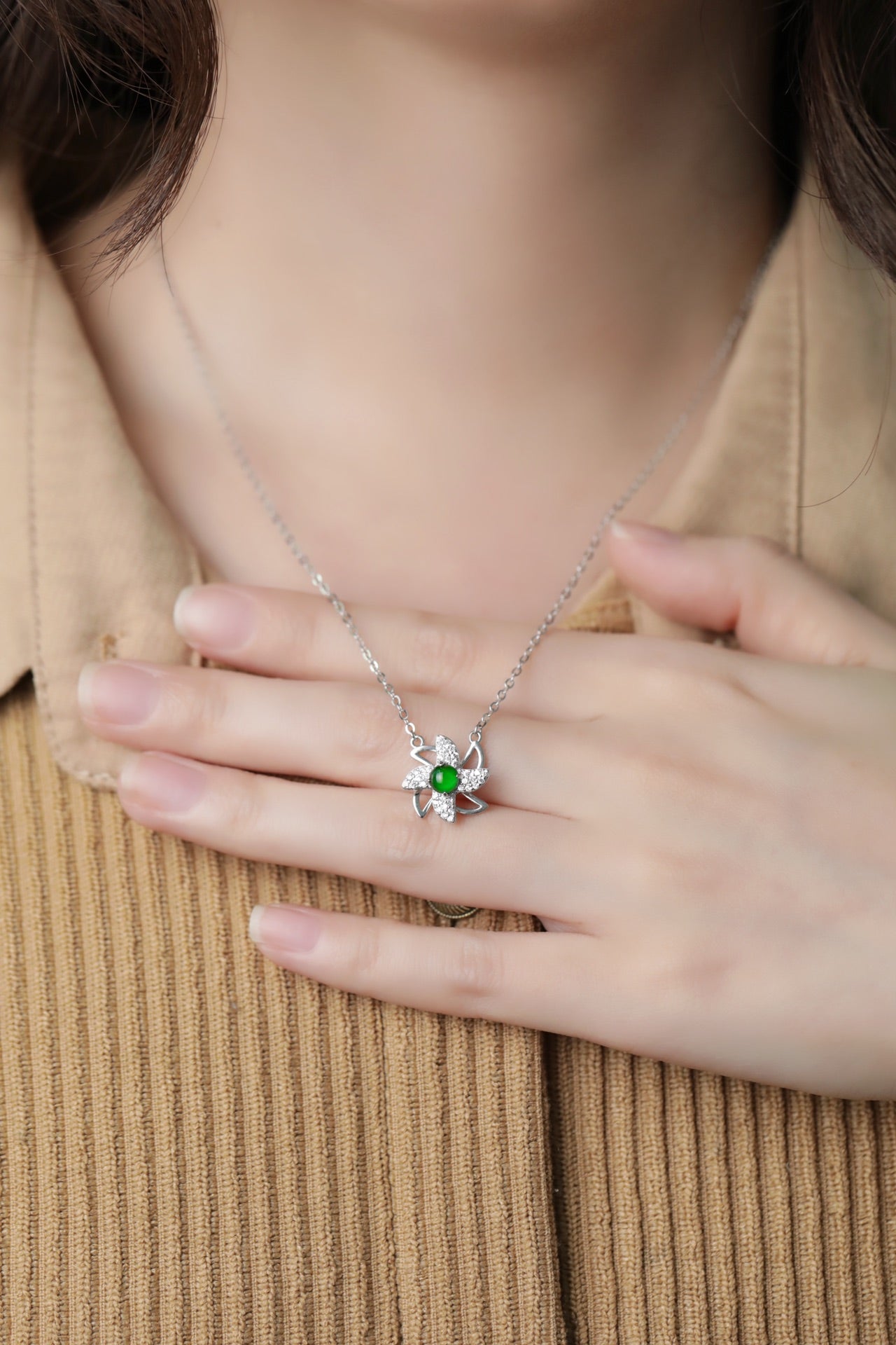 925 Silver Windmill Jadeite Necklace (Overall Dimensions: 480mm x 11.5mm x 7mm)