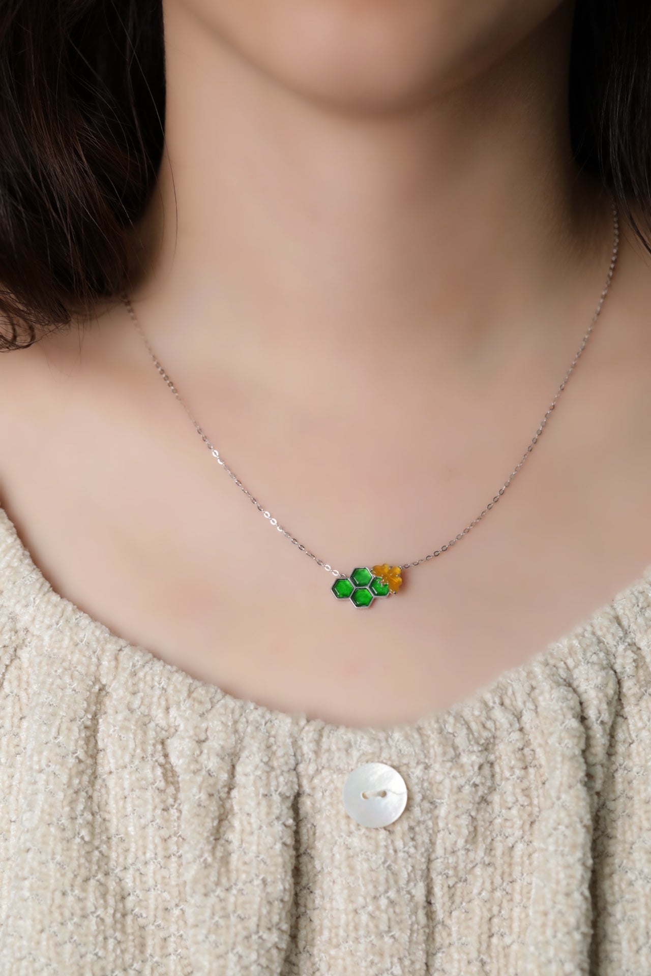 925 Silver Bee and Honeycomb Jade Necklace (Overall Dimensions: 460mm x 8.8mm x 6.3mm)