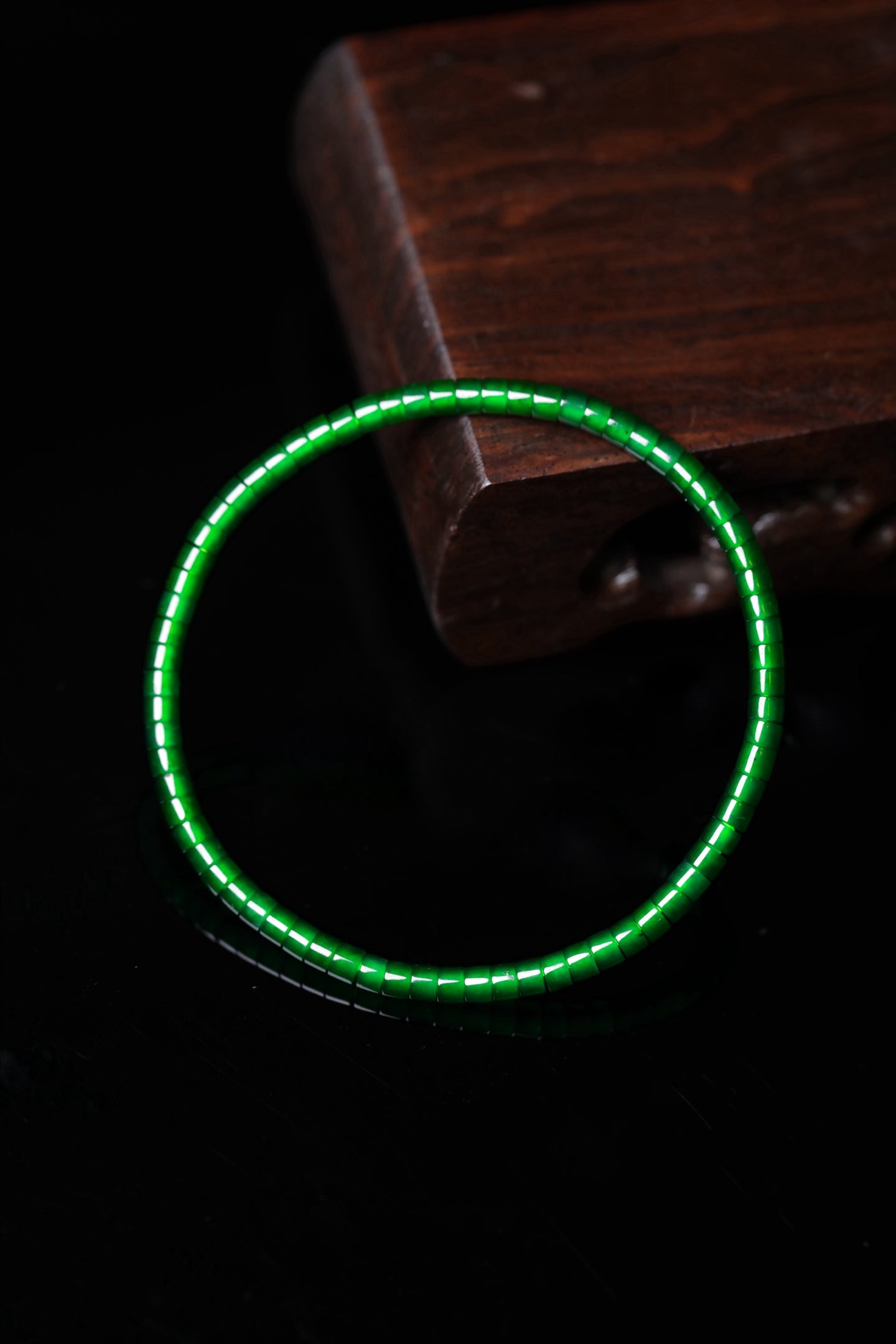 Barrel-bead jadeite bangles, 68 beads, dimensions 3.4mm x 2.5mm.