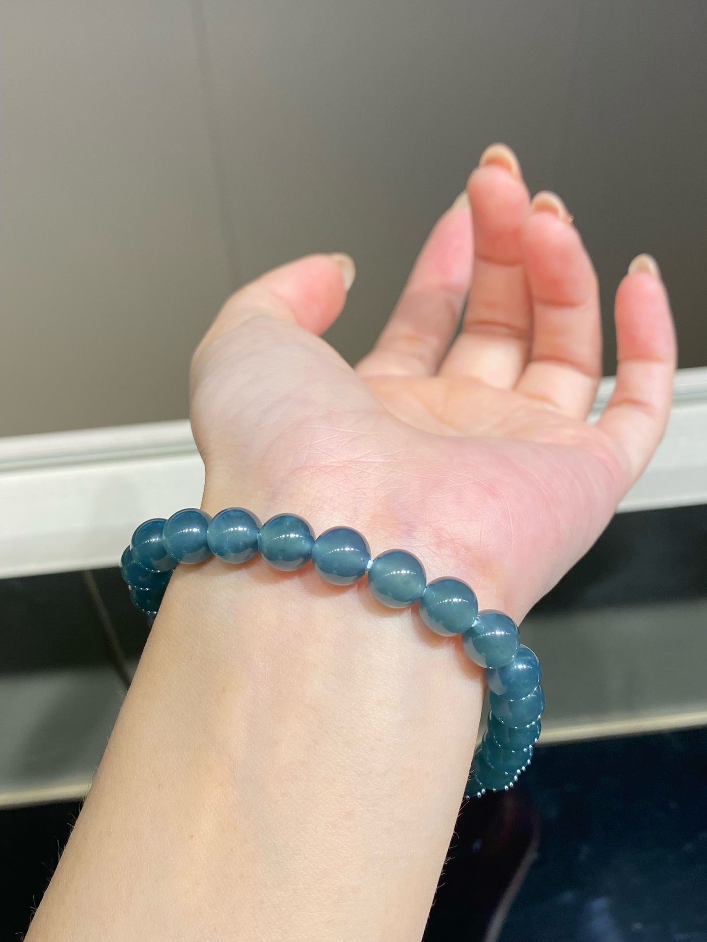 Blue-water round bead bracelet; bead size 8mm, 25 beads.
