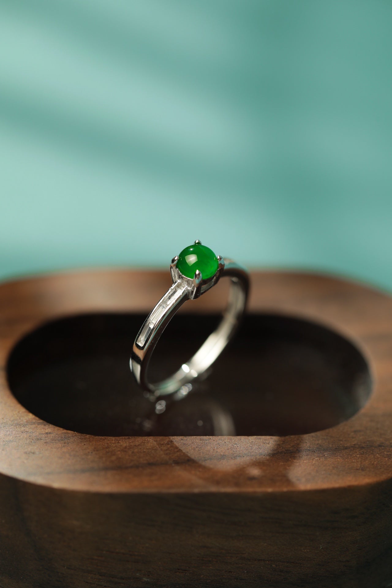 925 Silver Minimalist Oval Jadeite Ring (Overall Dimensions: 20mm x 5mm x 5.4mm)