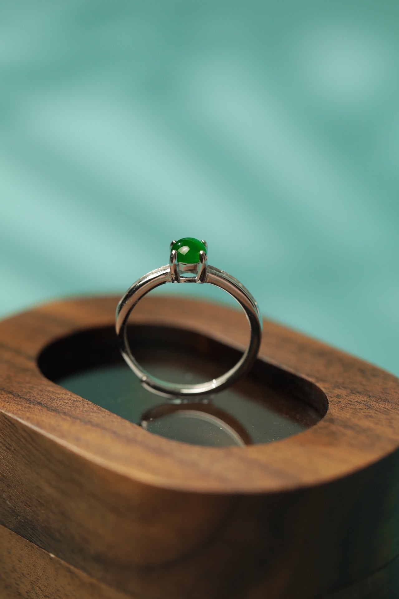 925 Silver Minimalist Oval Jadeite Ring (Overall Dimensions: 20mm x 5mm x 5.4mm)