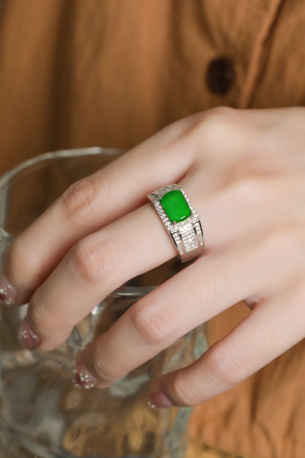 925 Silver Saddle-Style Jadeite Ring (Overall Dimensions: 12mm x 9mm x 5.6mm)