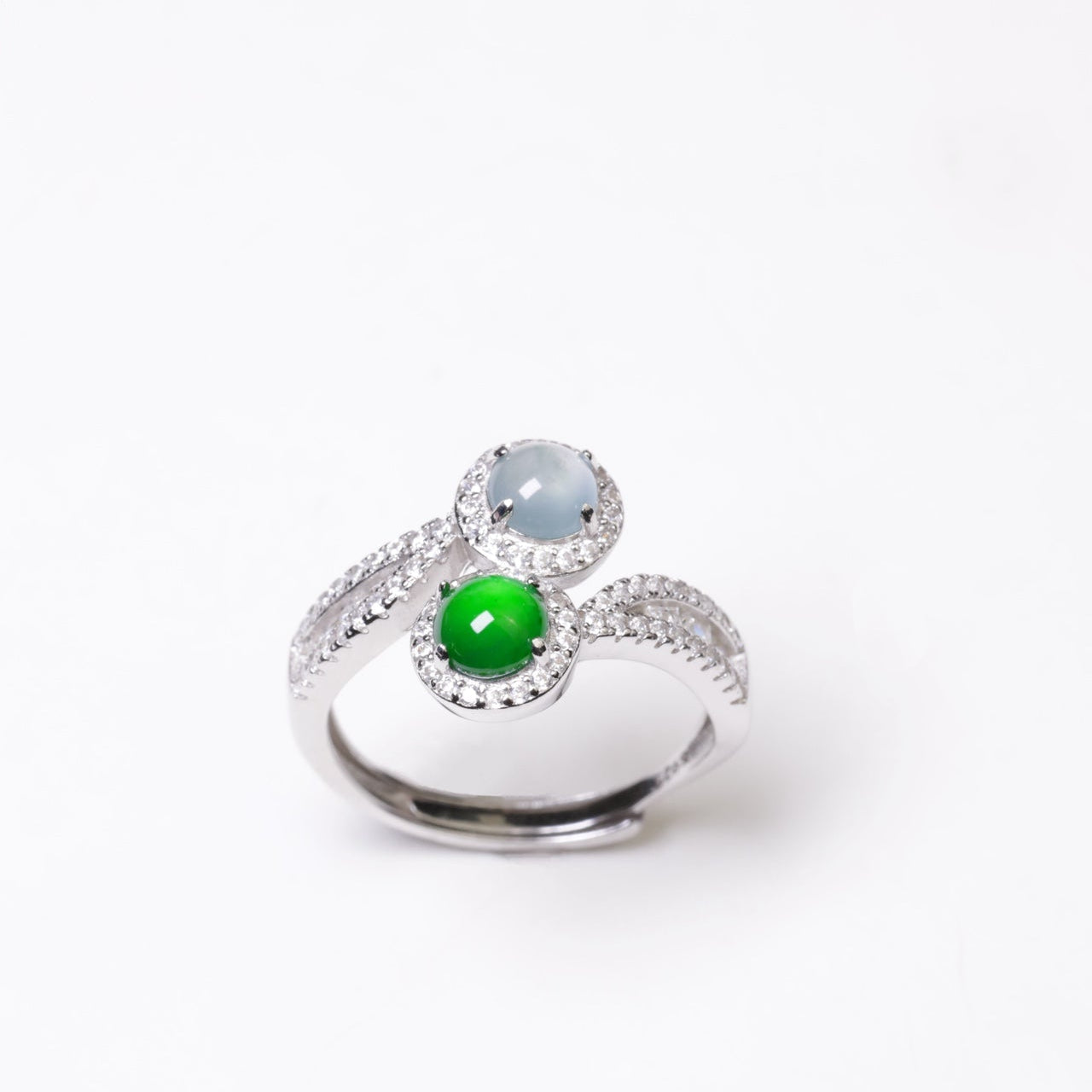 925 Silver Ring Featuring Alternating Blue-Green Jadeite Cabochons; Overall Dimensions: 14.4mm x 10.2mm x 4.9mm.