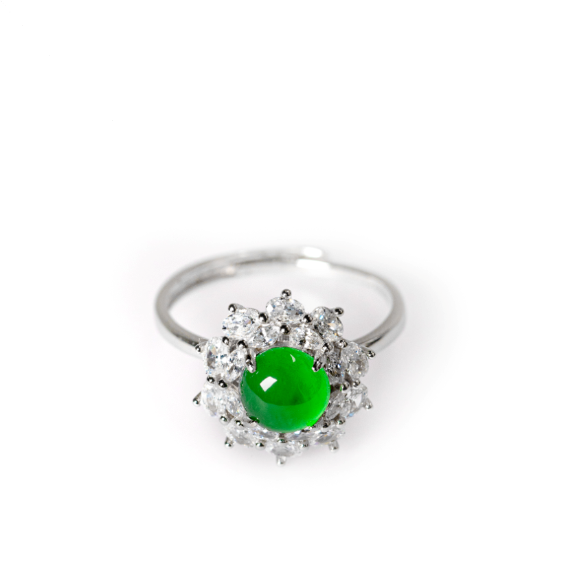 925 silver jade ring with an oval cabochon; overall dimensions: 14.6mm x 14.6mm x 8.6mm.