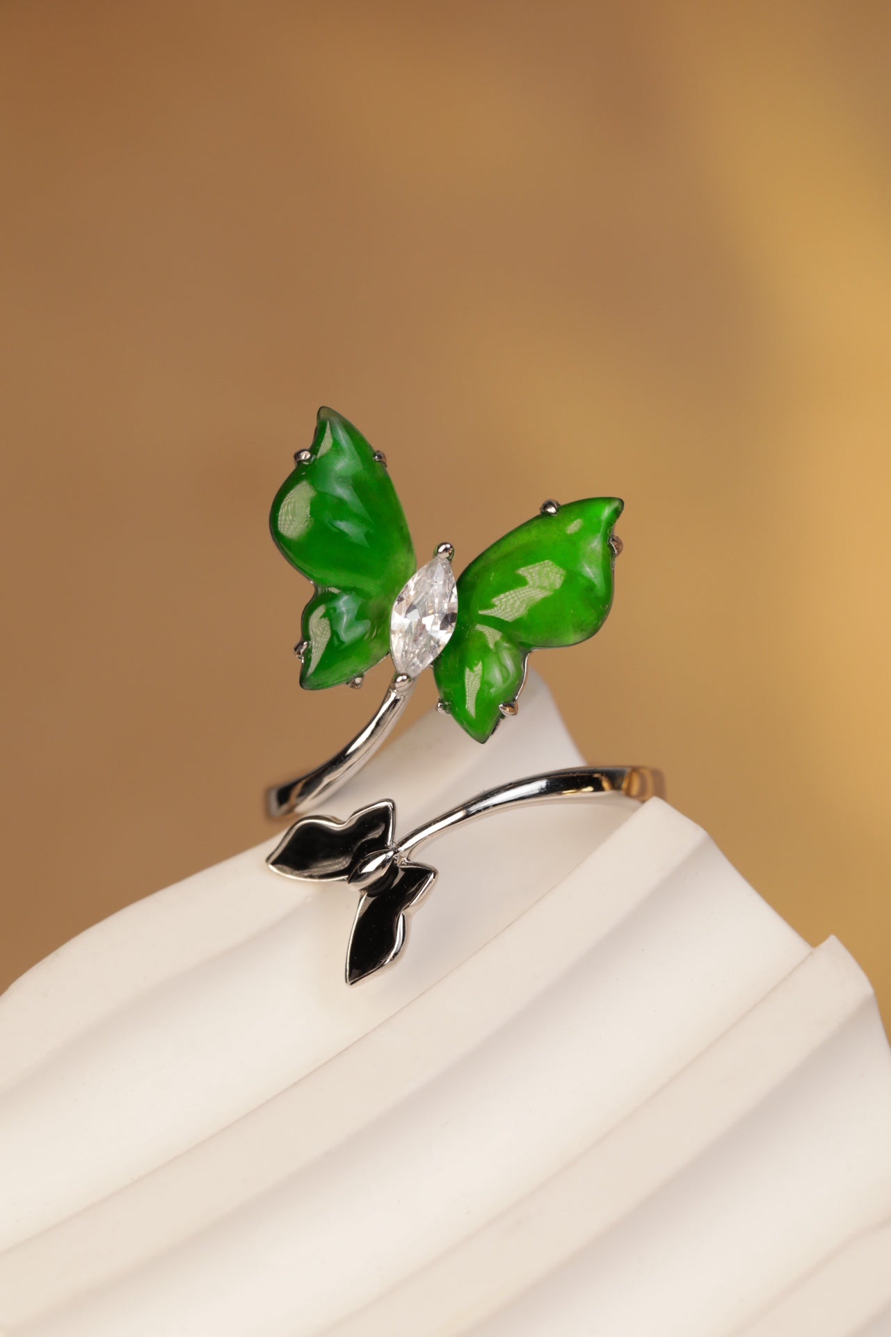 925 Silver "Butterfly Wing" Jadeite Ring – Overall dimensions: 22mm x 21.8mm x 4mm