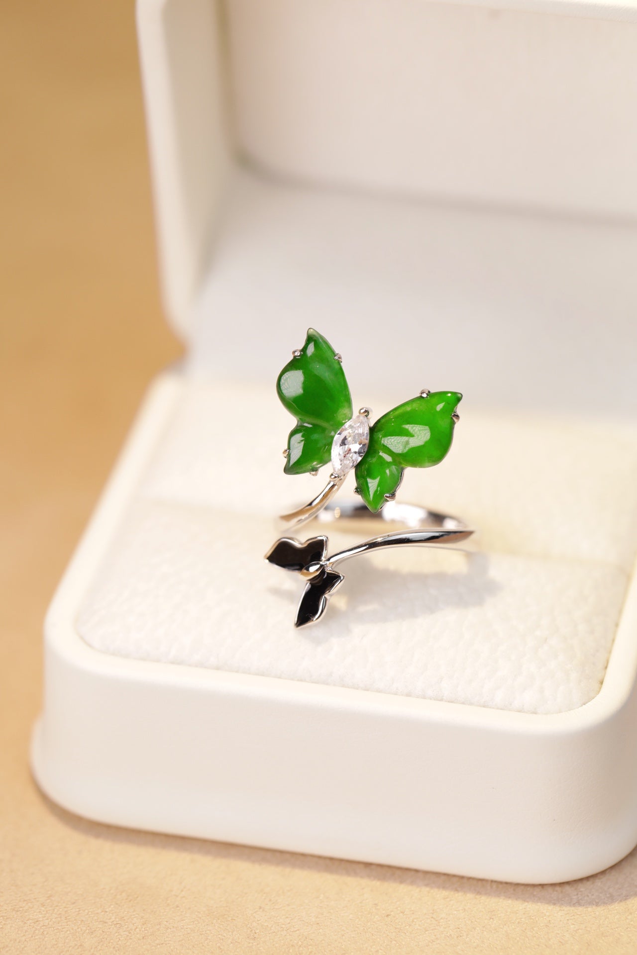 925 Silver "Butterfly Wing" Jadeite Ring – Overall dimensions: 22mm x 21.8mm x 4mm