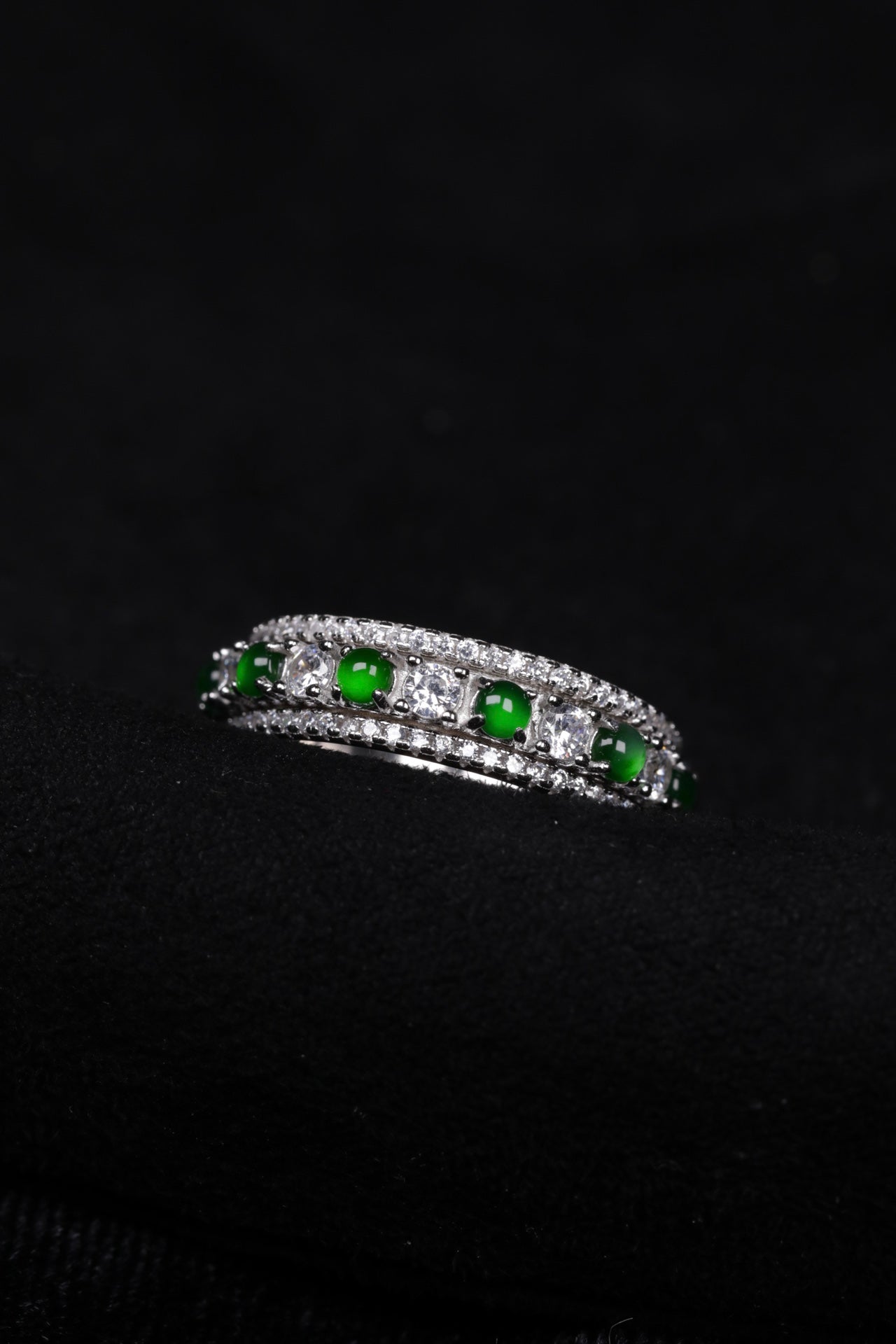 925 Silver Spinning Ring with Oval Jade Cabochon (Overall Dimensions: 23.5mm x 5.8mm x 3.2mm)