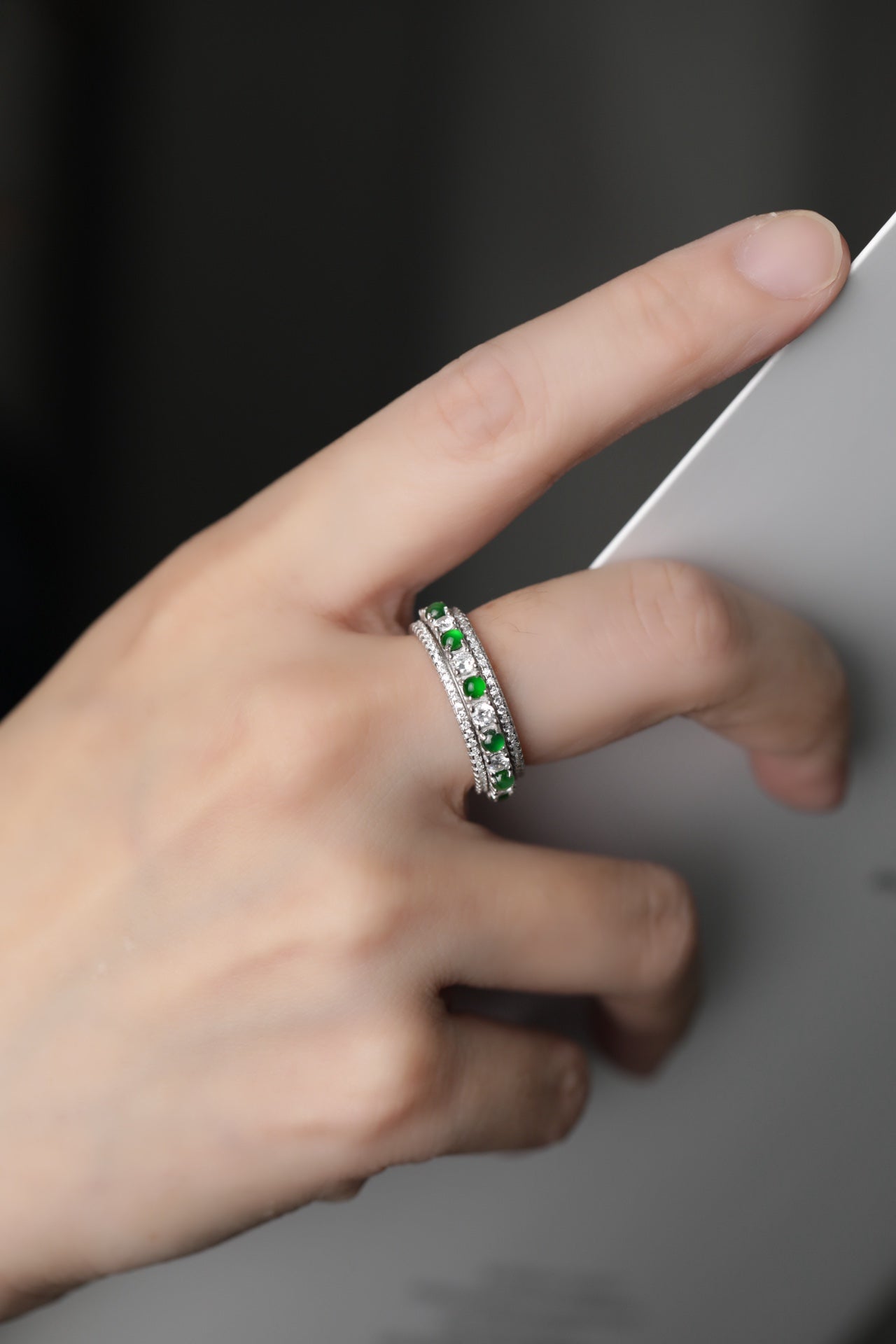 925 Silver Spinning Ring with Oval Jade Cabochon (Overall Dimensions: 23.5mm x 5.8mm x 3.2mm)