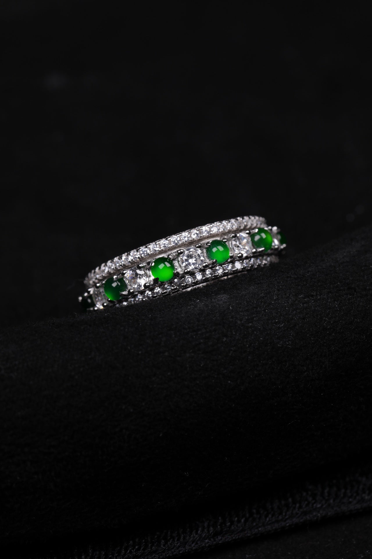 925 Silver Spinning Ring with Oval Jade Cabochon (Overall Dimensions: 23.5mm x 5.8mm x 3.2mm)