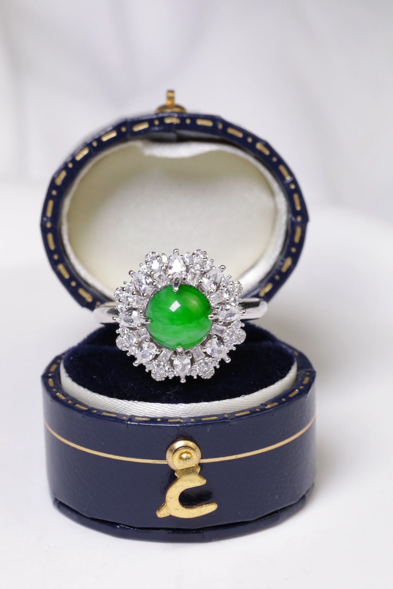 925 Silver Jade Ring with Oval Cabochon (Overall Dimensions: 16mm x 16mm x 9.2mm)