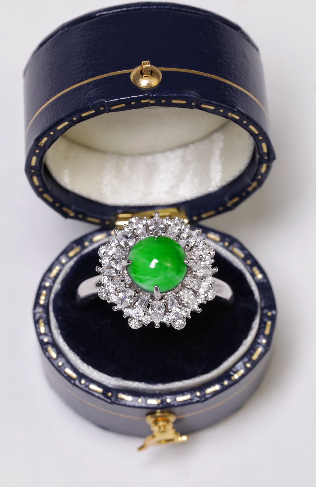 925 Silver Jade Ring with Oval Cabochon (Overall Dimensions: 16mm x 16mm x 9.2mm)