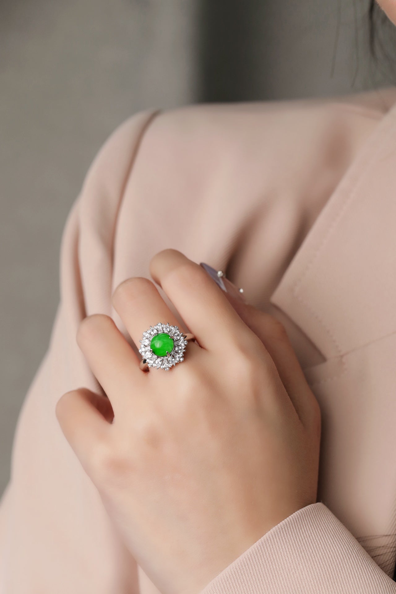 925 Silver Jade Ring with Oval Cabochon (Overall Dimensions: 16mm x 16mm x 9.2mm)