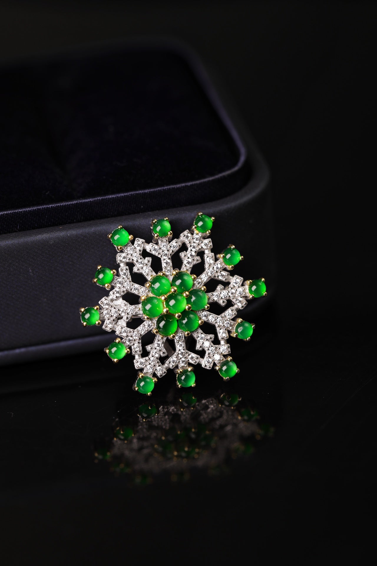 925 Silver and White Jadeite Brooch (Overall Dimensions: 26.7mm x 26.7mm x 8mm)