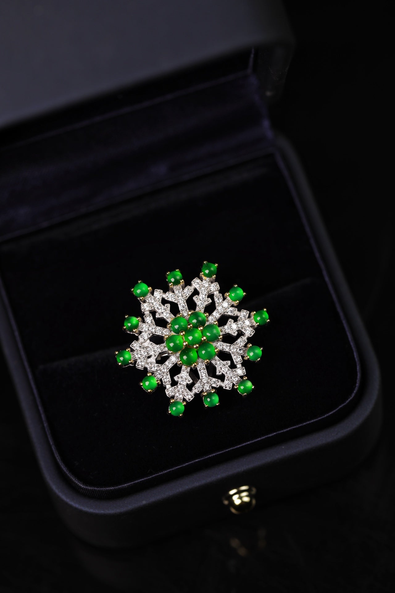 925 Silver and White Jadeite Brooch (Overall Dimensions: 26.7mm x 26.7mm x 8mm)