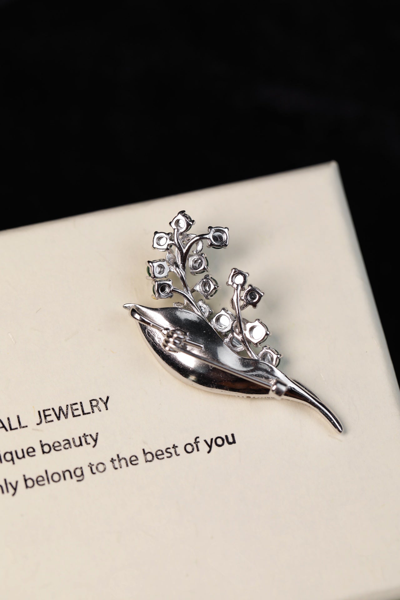 925 Silver Lily of the Valley Jade Brooch (Overall dimensions: 44.2mm x 22.3mm x 11.1mm)