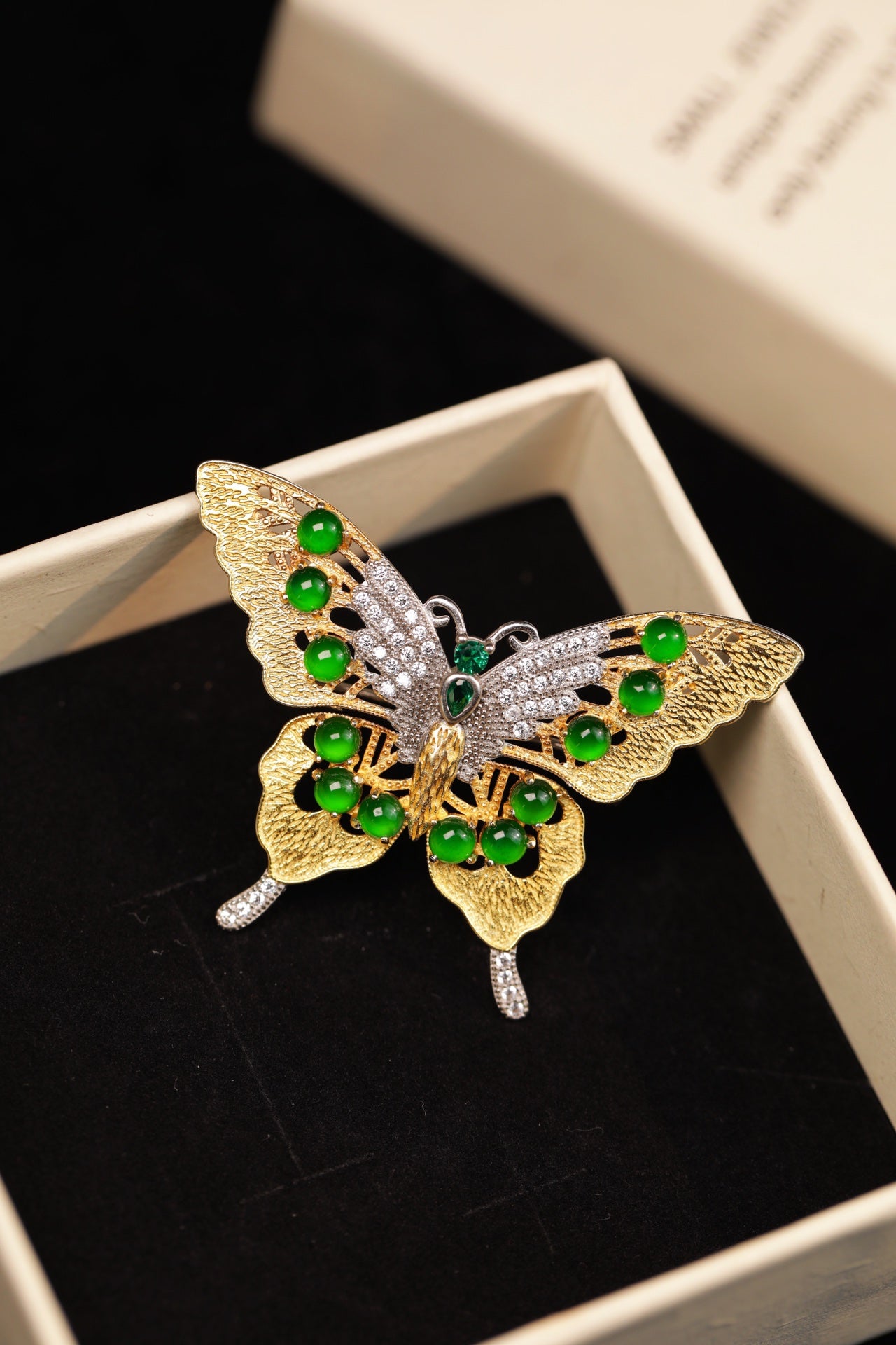 925 Sterling Silver and Jade Butterfly Brooch (Gold-Plated)– Overall dimensions: 47mm x 33.5mm x 6.5mm