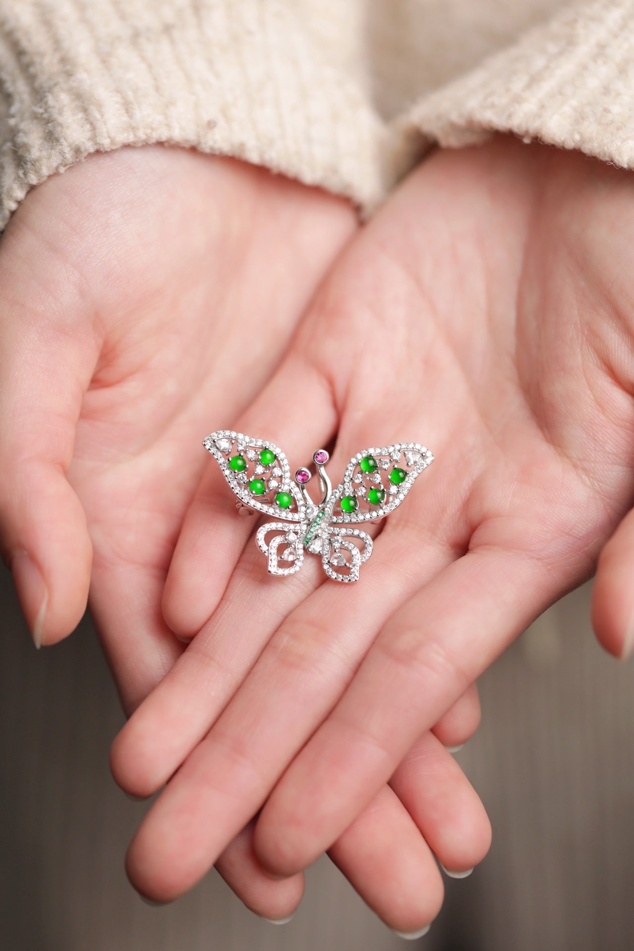 925 Silver and Jadeite Butterfly Brooch (Overall dimensions: 38mm x 23mm x 5.4mm)