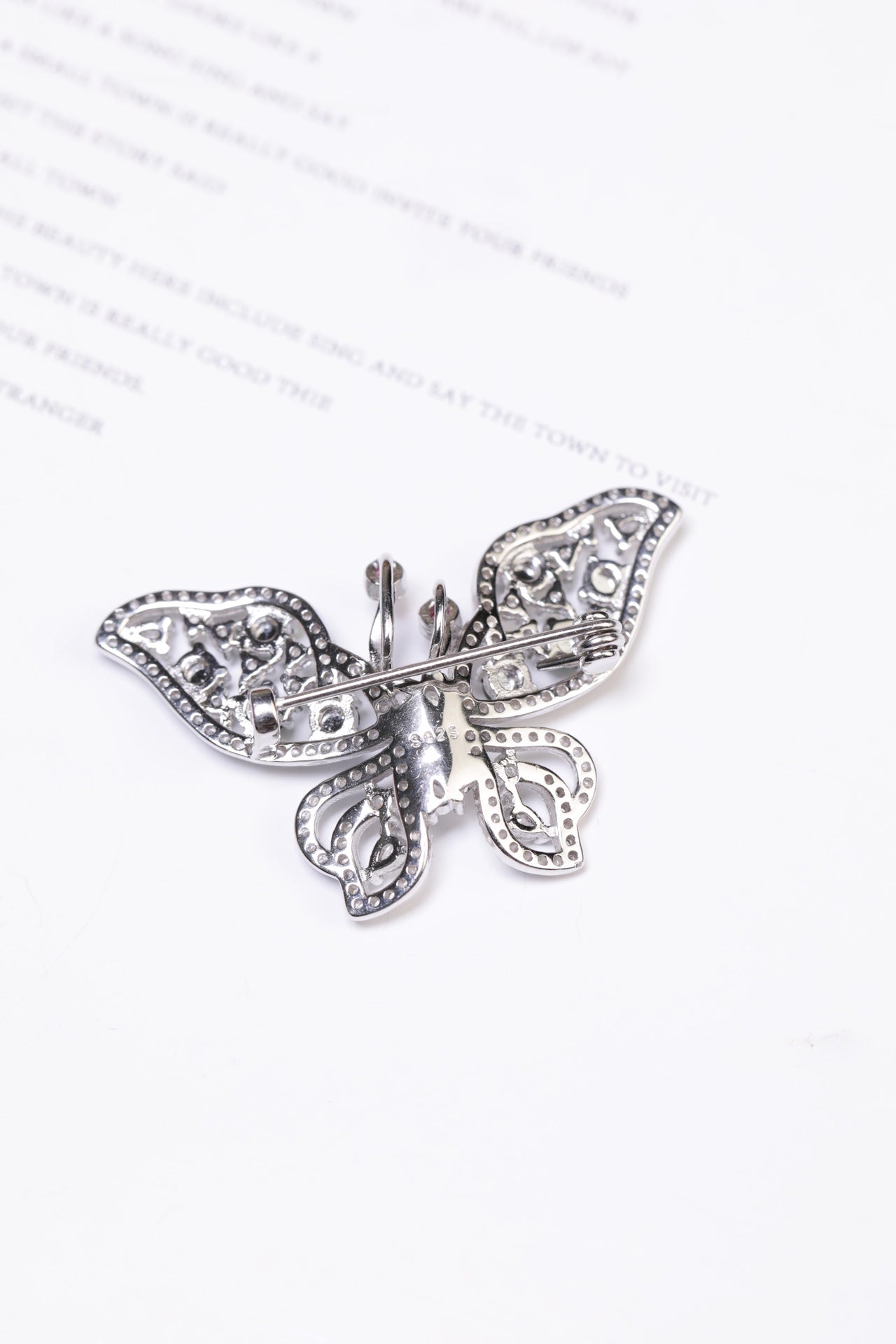 925 Silver and Jadeite Butterfly Brooch (Overall dimensions: 38mm x 23mm x 5.4mm)
