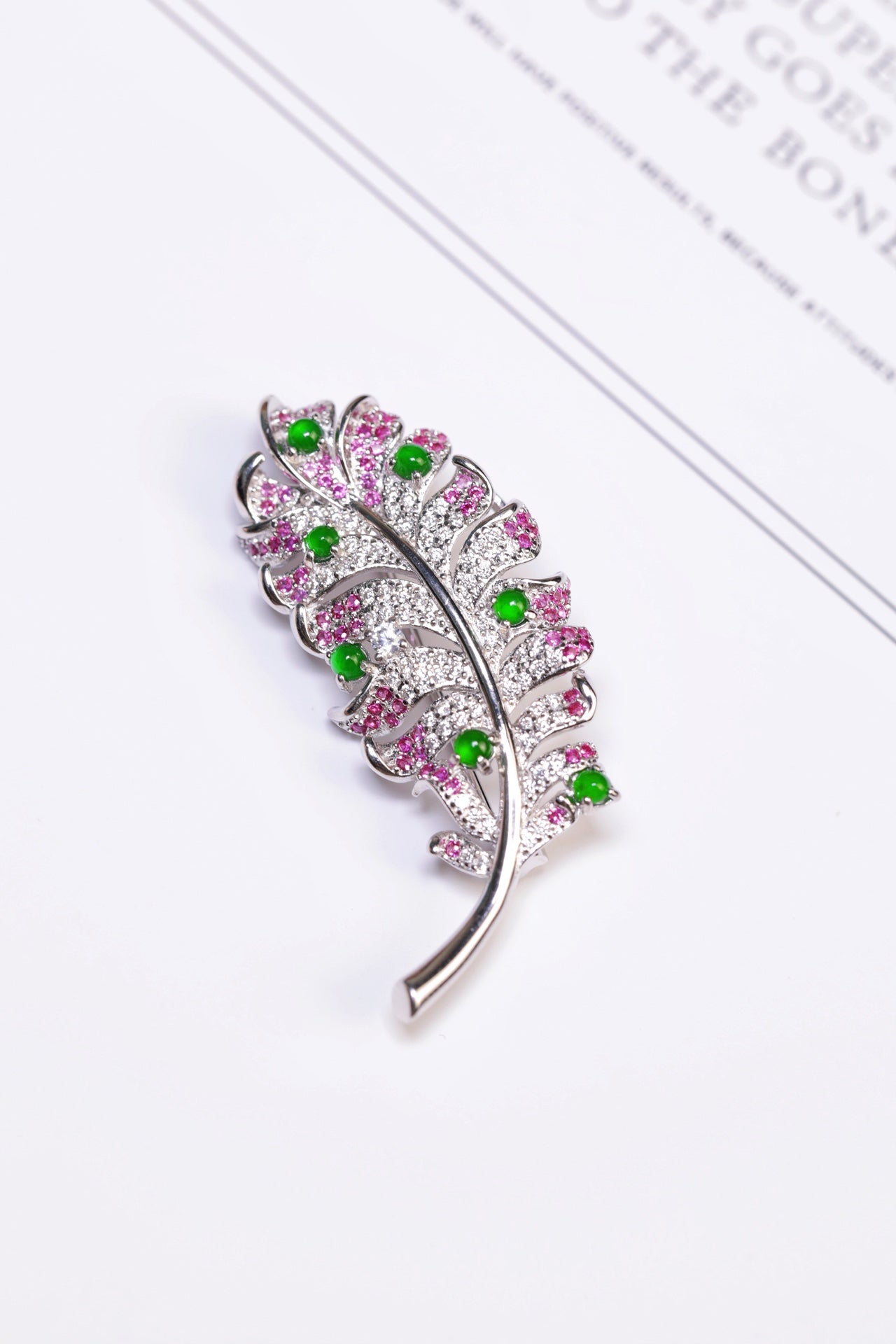925 Silver Feather and Jadeite Brooch (Overall dimensions: 42mm x 17mm x 8mm)