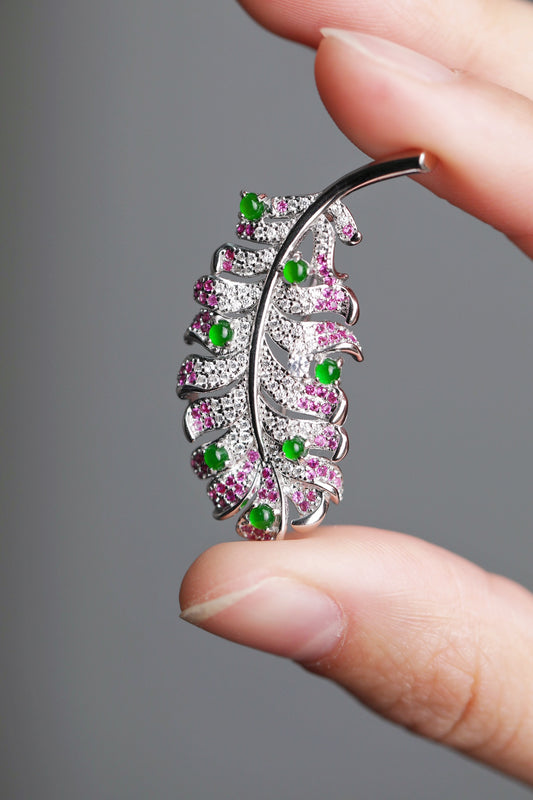 925 Silver Feather and Jadeite Brooch (Overall dimensions: 42mm x 17mm x 8mm)
