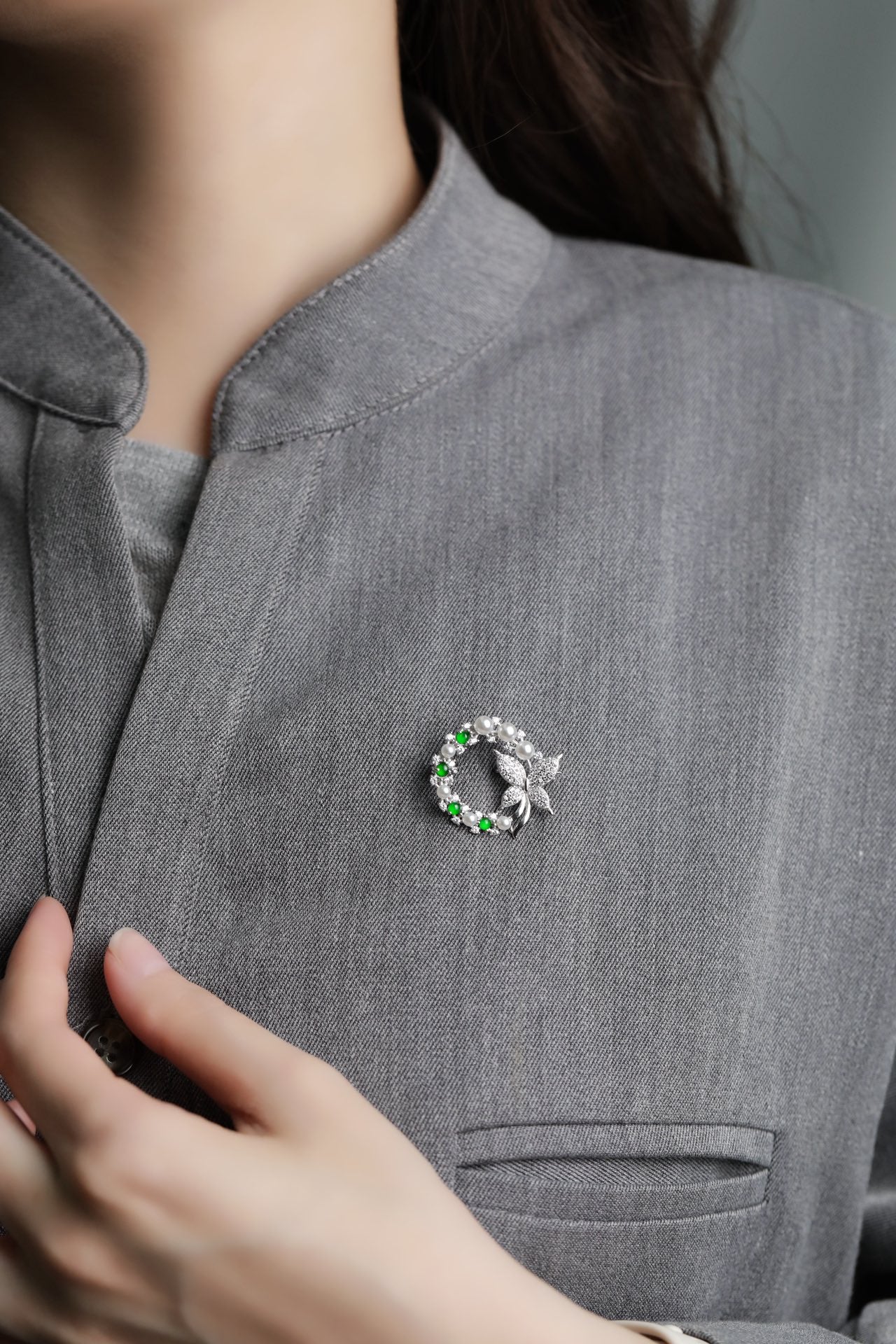 925 Silver Round Jade Butterfly Brooch (Overall Dimensions: 28.3mm x 24.6mm x 8.8mm)