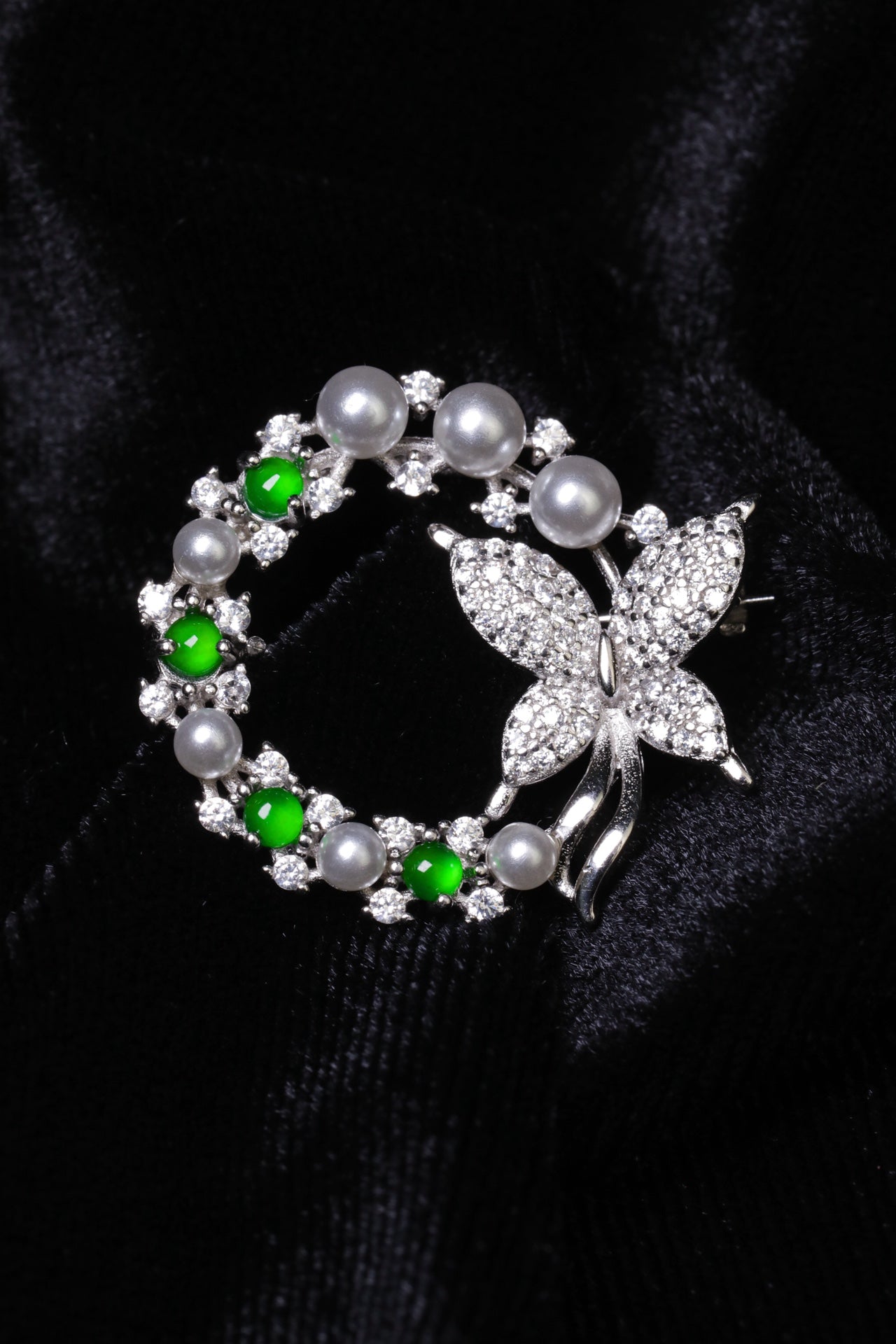925 Silver Round Jade Butterfly Brooch (Overall Dimensions: 28.3mm x 24.6mm x 8.8mm)