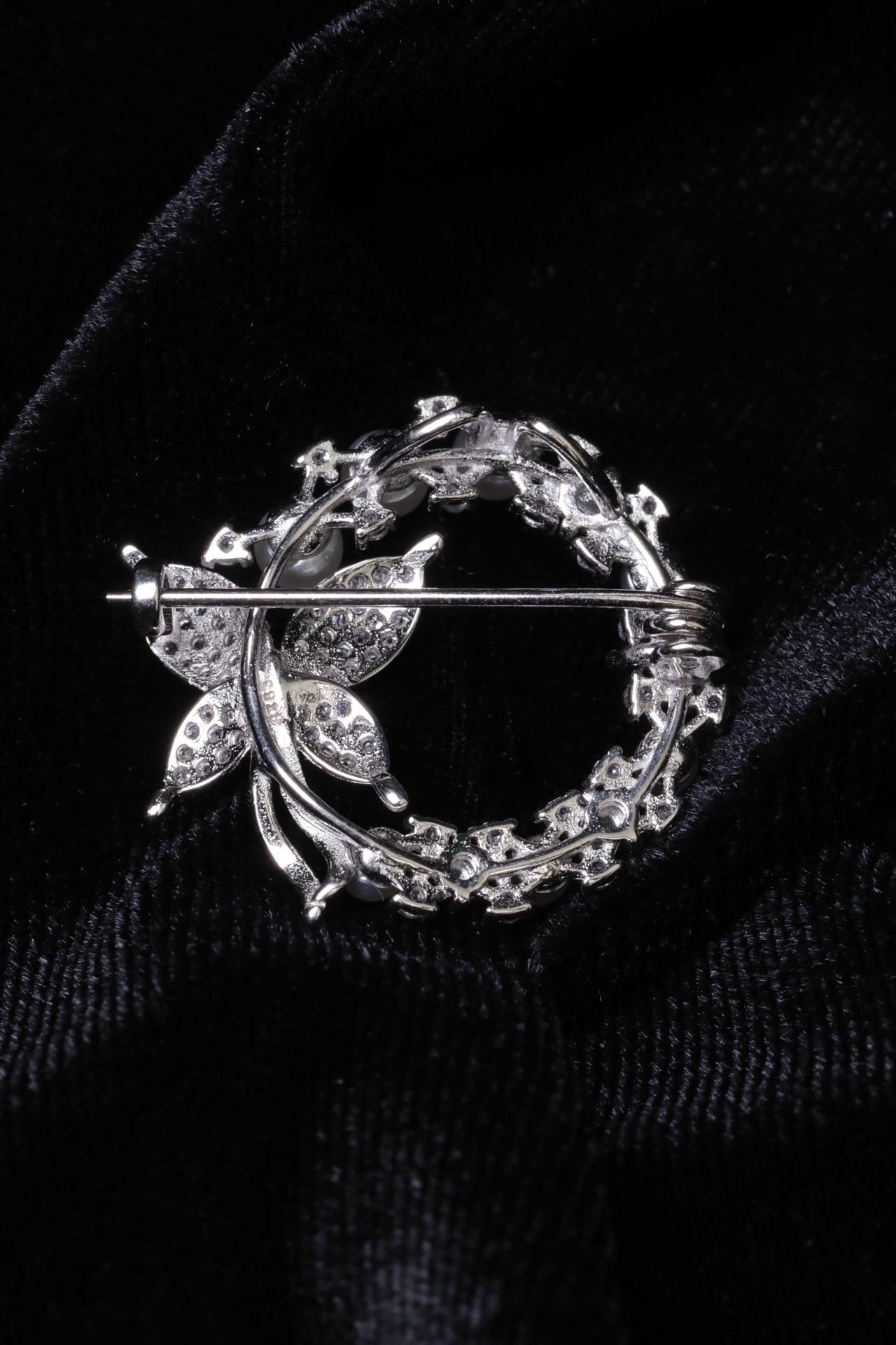 925 Silver Round Jade Butterfly Brooch (Overall Dimensions: 28.3mm x 24.6mm x 8.8mm)