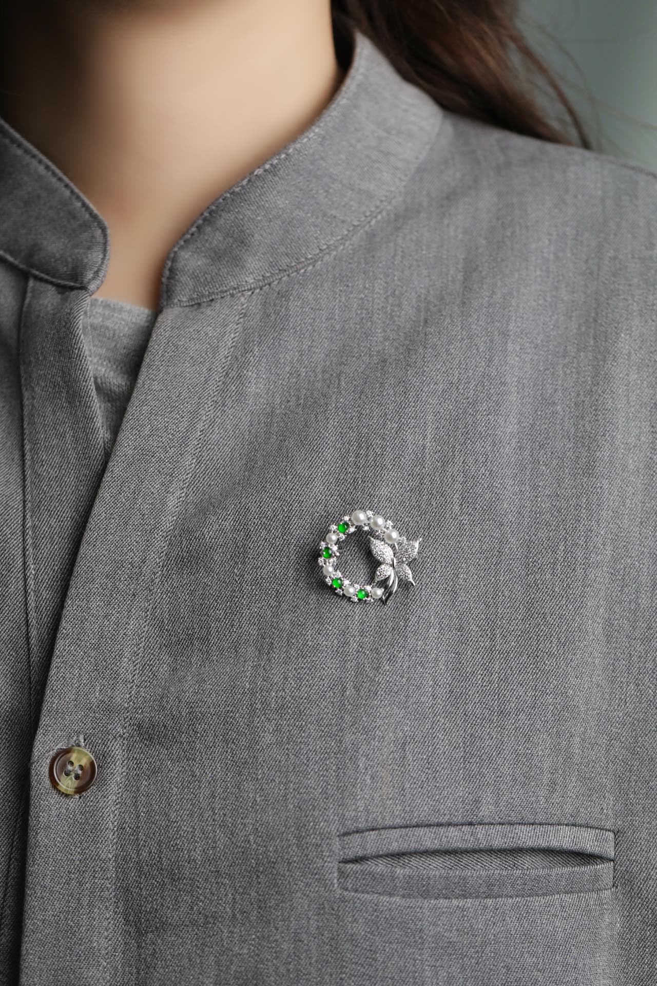925 Silver Round Jade Butterfly Brooch (Overall Dimensions: 28.3mm x 24.6mm x 8.8mm)