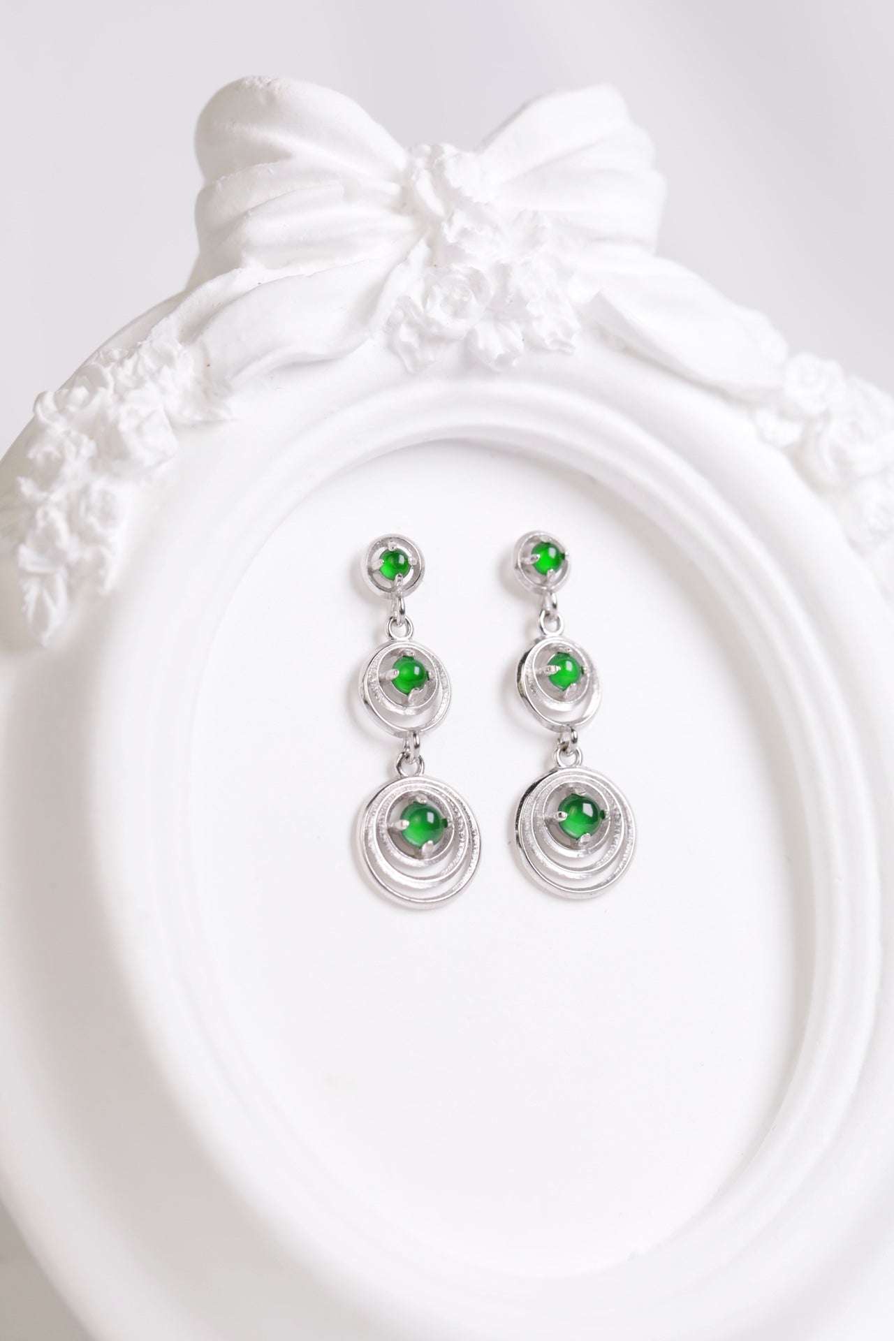 925 silver triple-loop jadeite stud earrings; overall dimensions: 25.5mm x 10mm x 2.5mm.