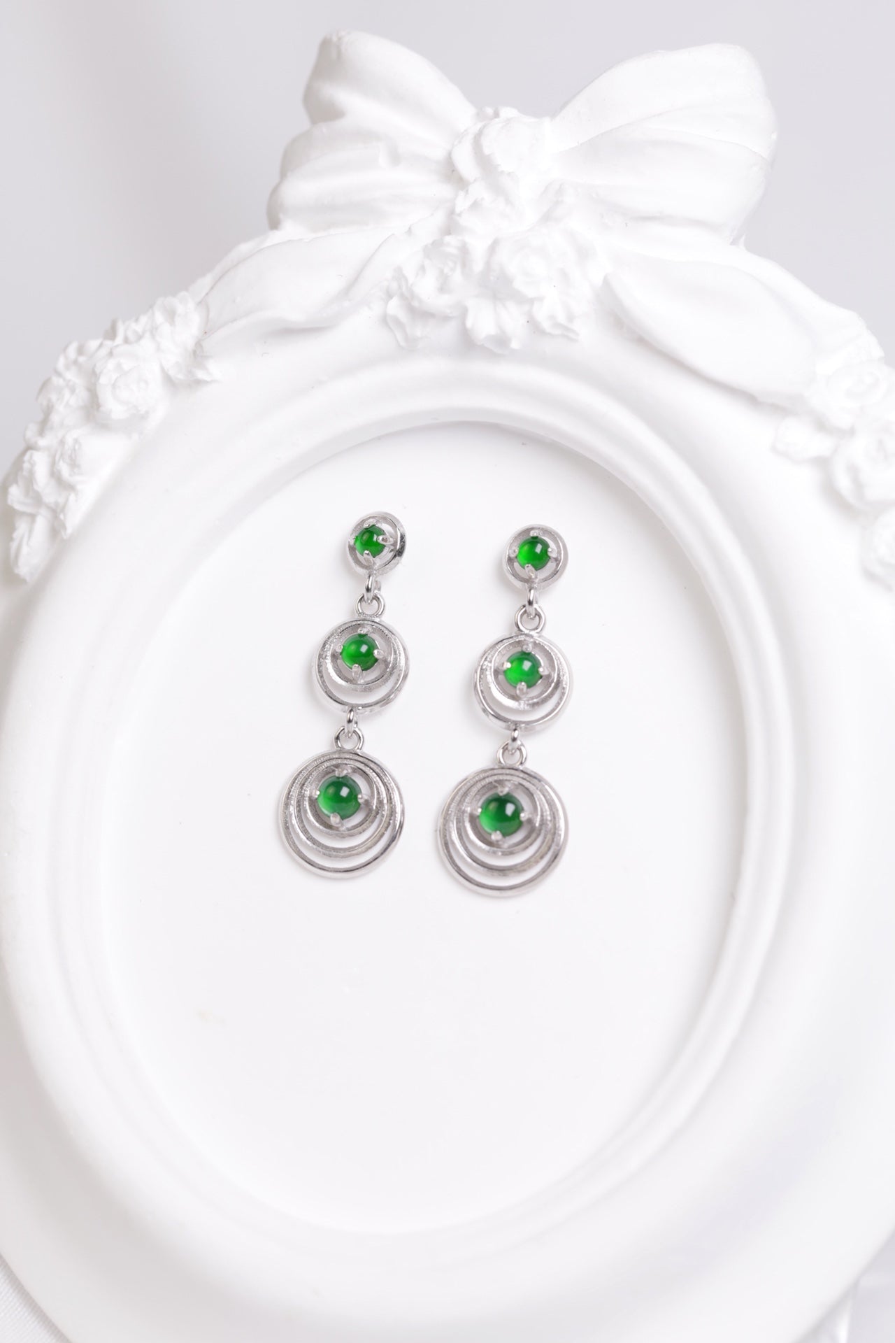 925 silver triple-loop jadeite stud earrings; overall dimensions: 25.5mm x 10mm x 2.5mm.