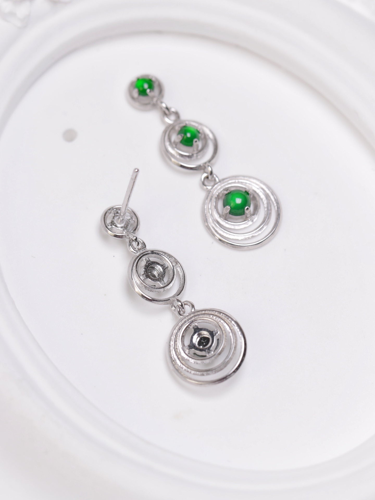 925 silver triple-loop jadeite stud earrings; overall dimensions: 25.5mm x 10mm x 2.5mm.